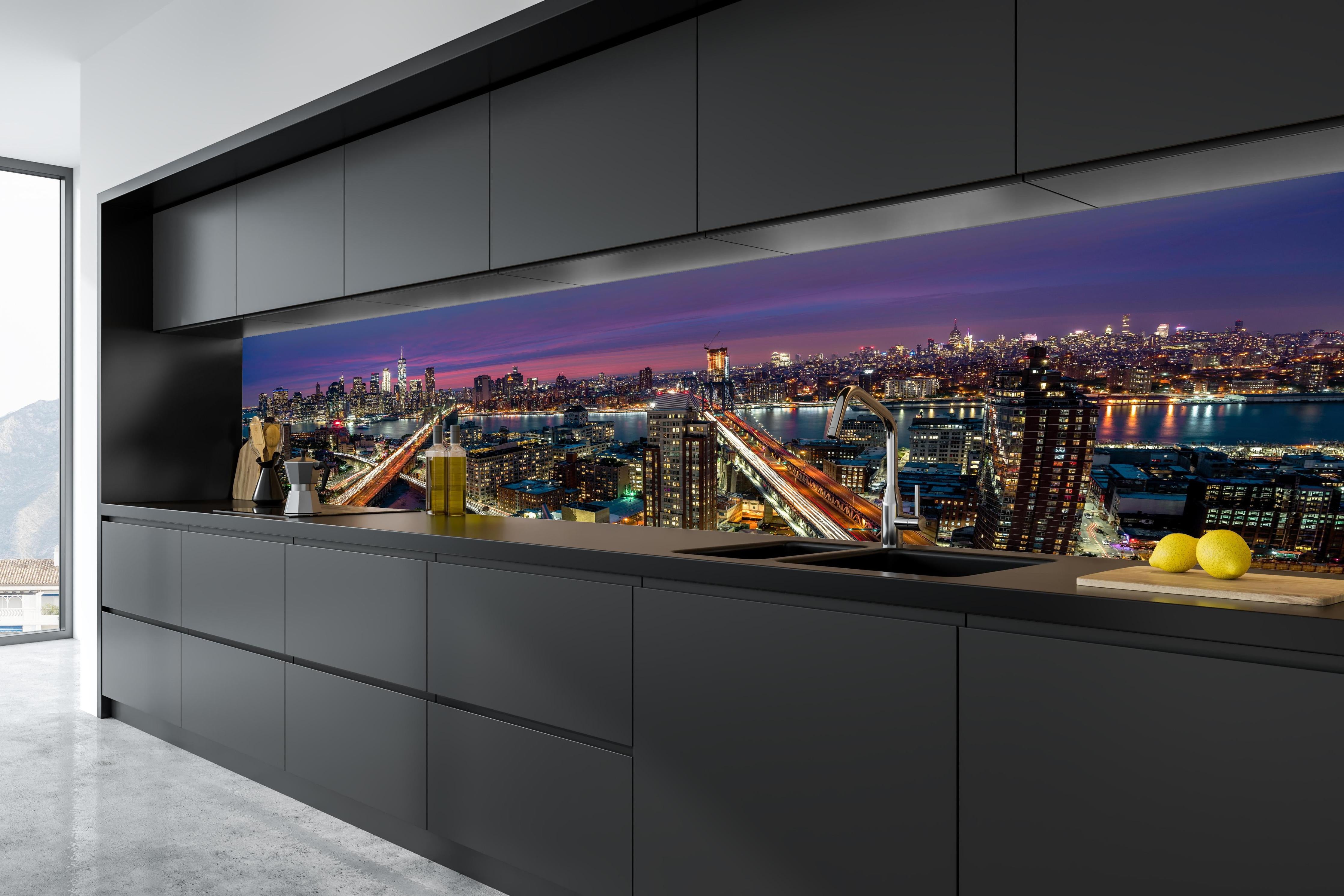 Küche - Manhattan Skyline bei Dämmerung in tiefschwarzer matt-premium Einbauküche