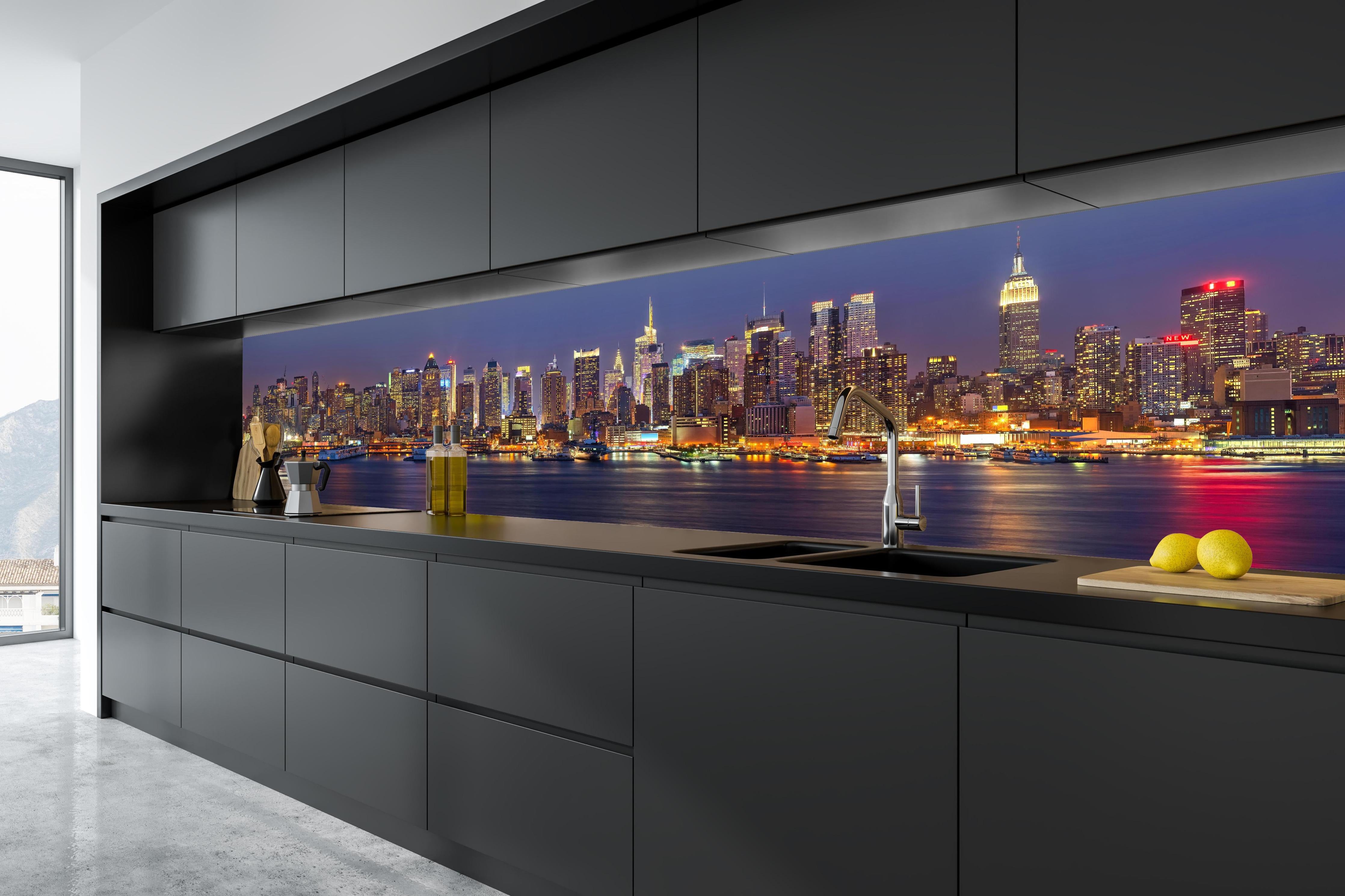 Küche - Manhattan Skyline bei Nacht in tiefschwarzer matt-premium Einbauküche