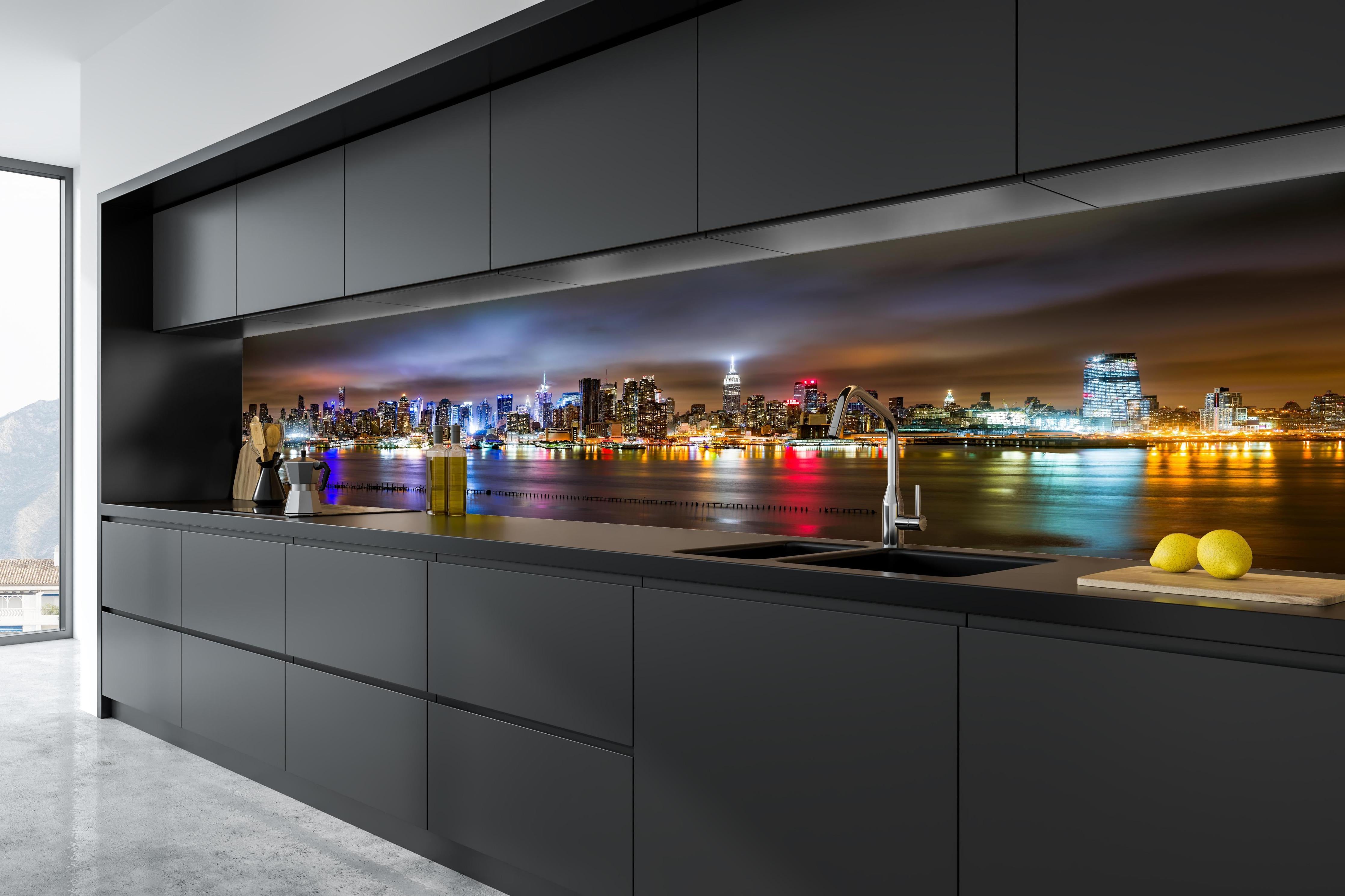 Küche - Manhattan Skyline im nächtlichen Panorama in tiefschwarzer matt-premium Einbauküche
