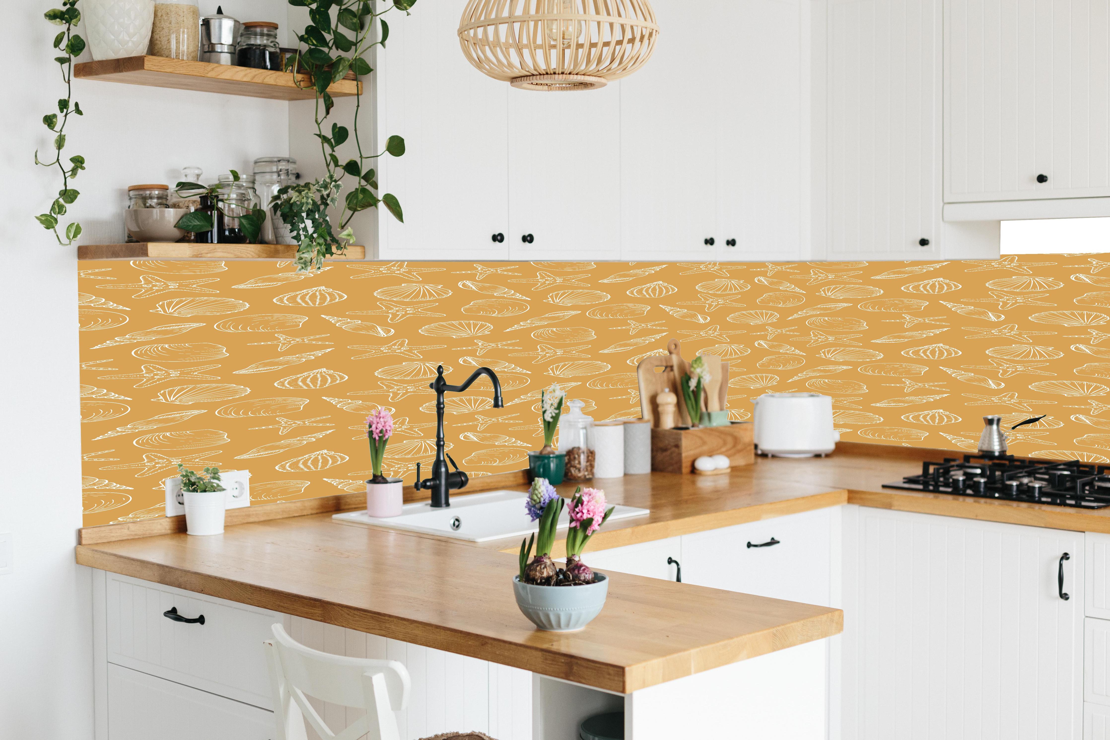 Küche - Muschelmuster Amber-Beige in lebendiger Küche mit bunten Blumen