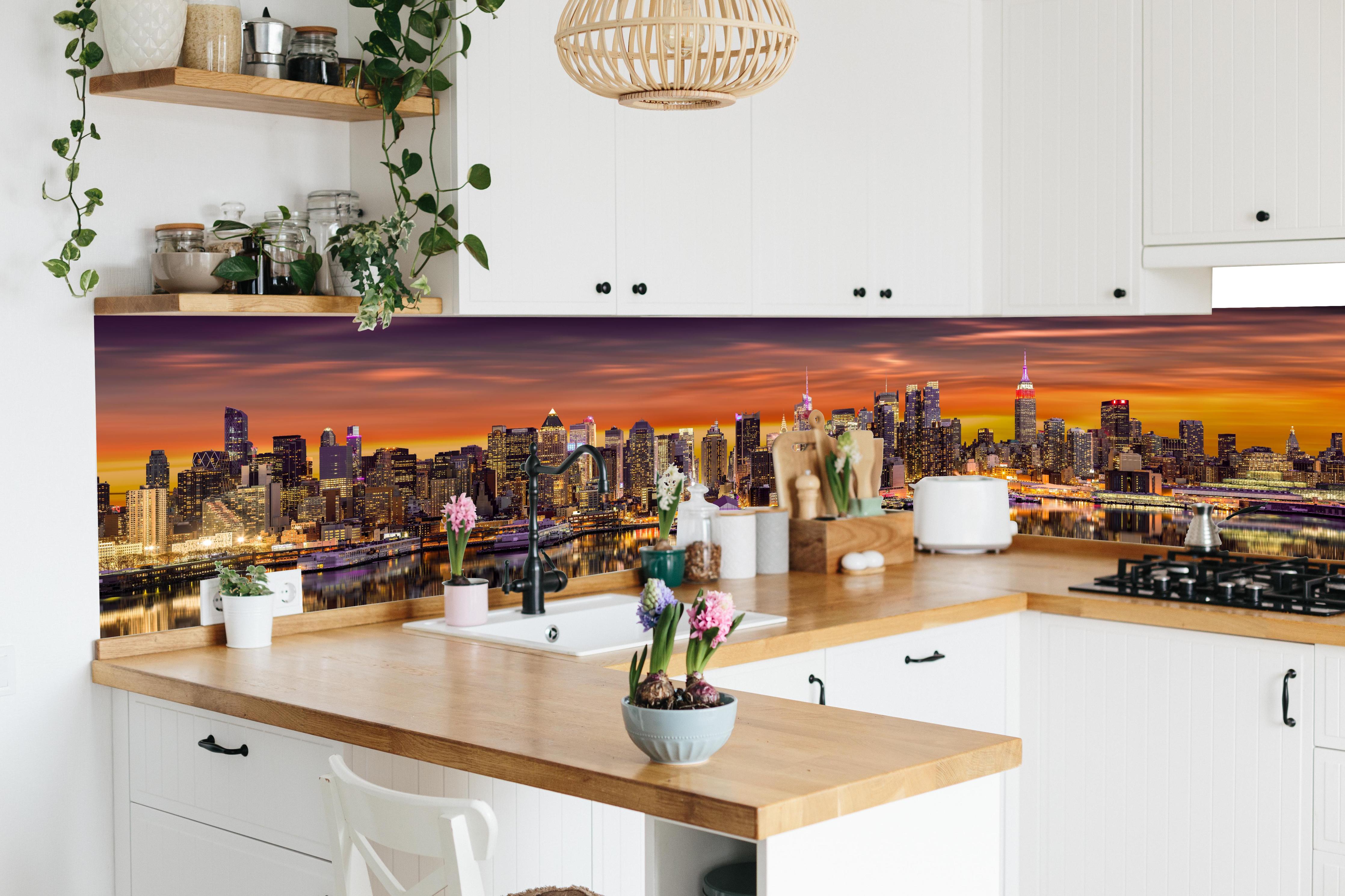 Küche - New York Skyline Sonnenuntergang in lebendiger Küche mit bunten Blumen