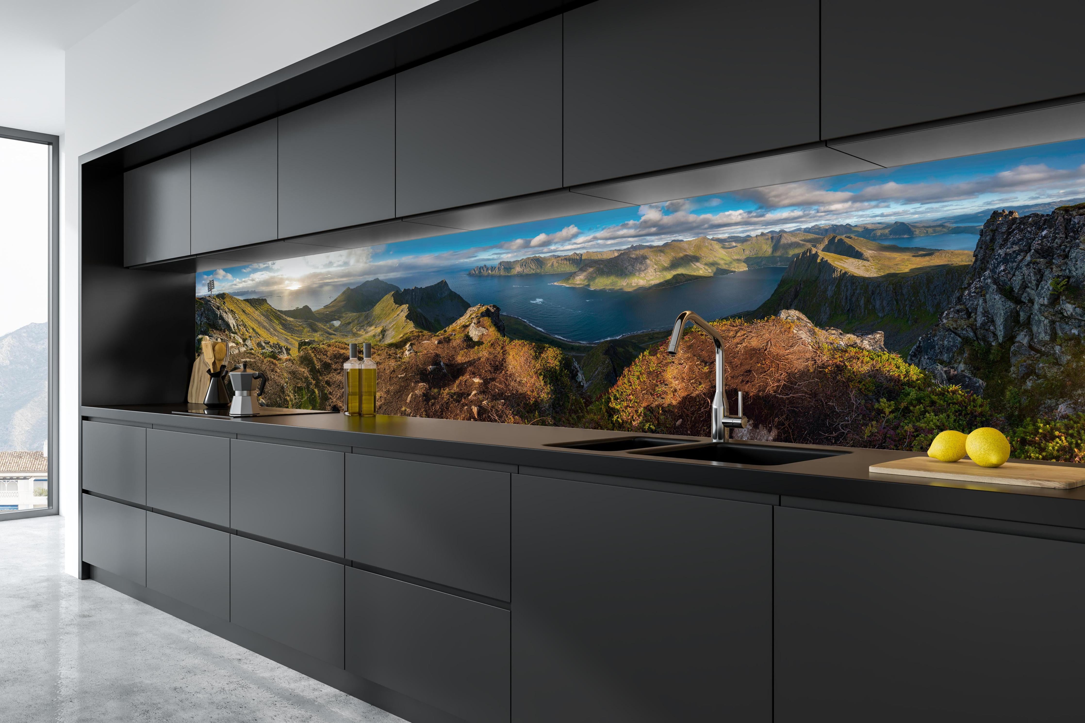 Küche - Nordisches Küstenpanorama Blau-Grün in tiefschwarzer matt-premium Einbauküche