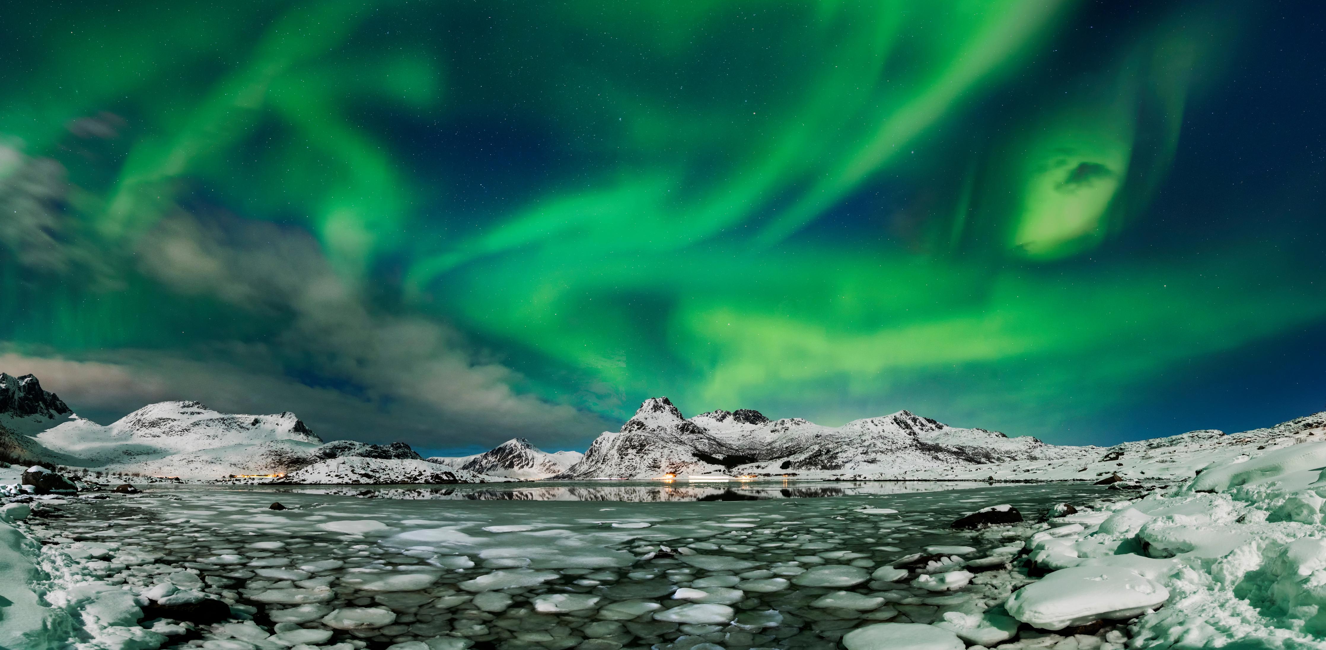 Küchenrückwand-Nordlichter über arktischer Küste