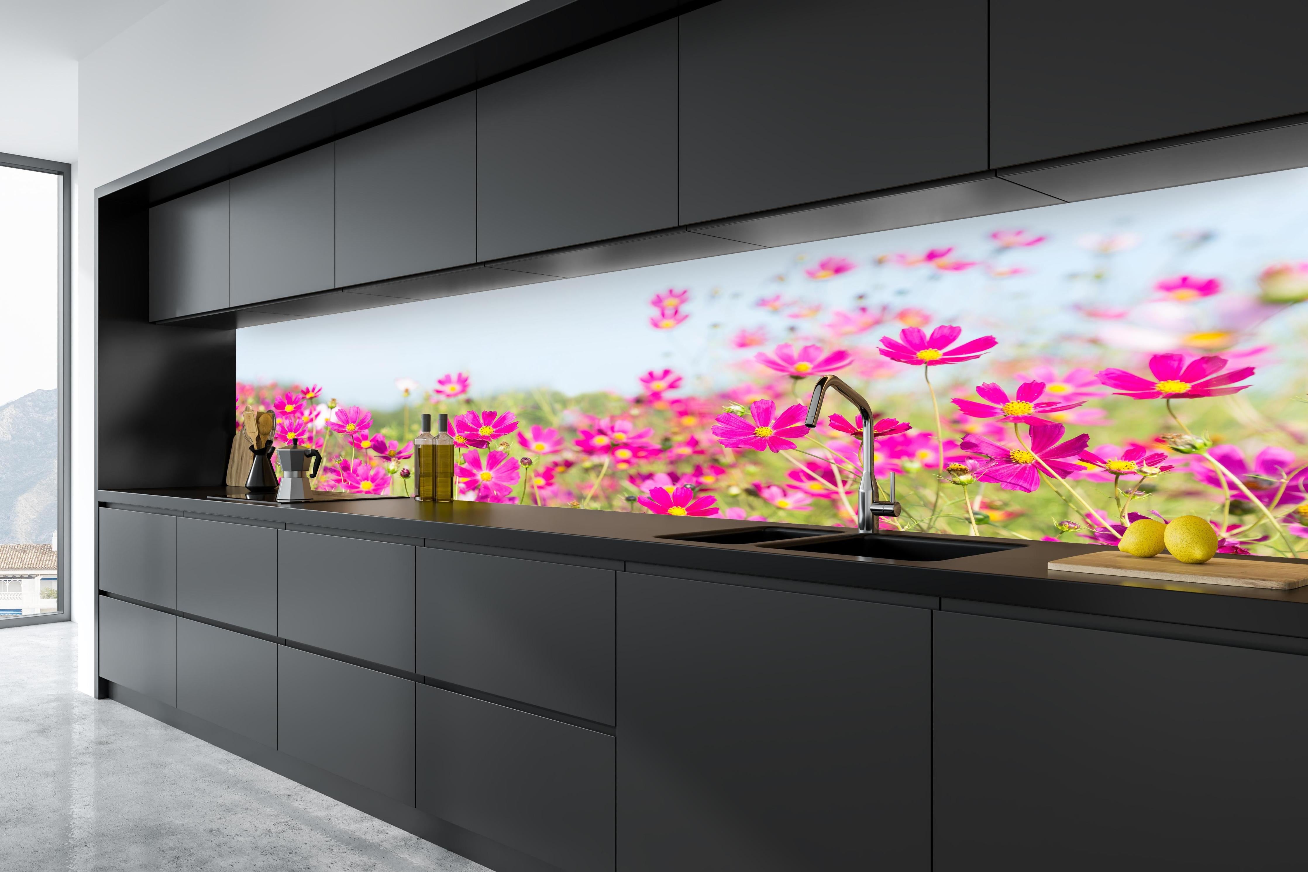 Küche - Rosa Blumenwiese Panorama in tiefschwarzer matt-premium Einbauküche