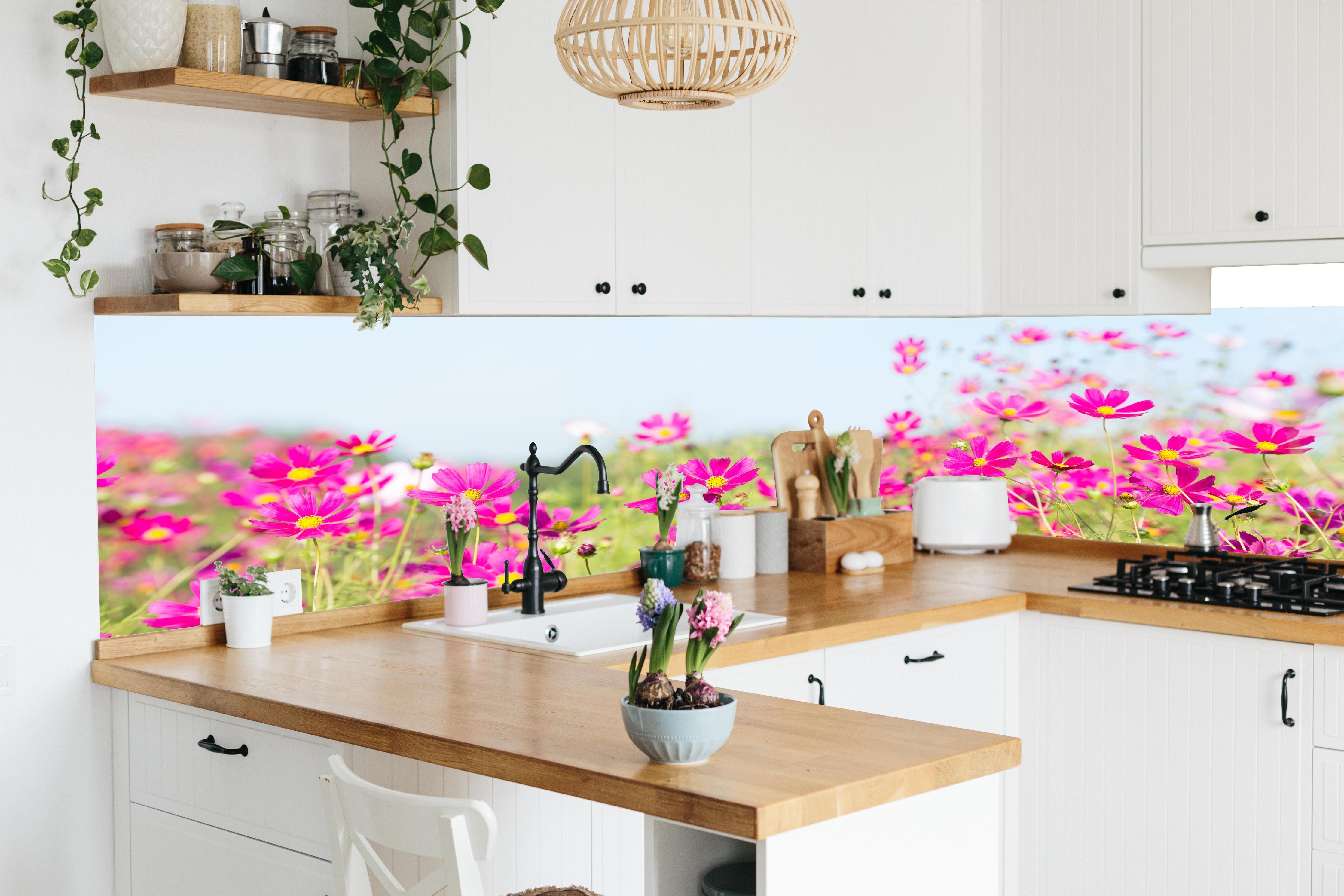 Küche - Rosa Blumenwiese Panorama in lebendiger Küche mit bunten Blumen