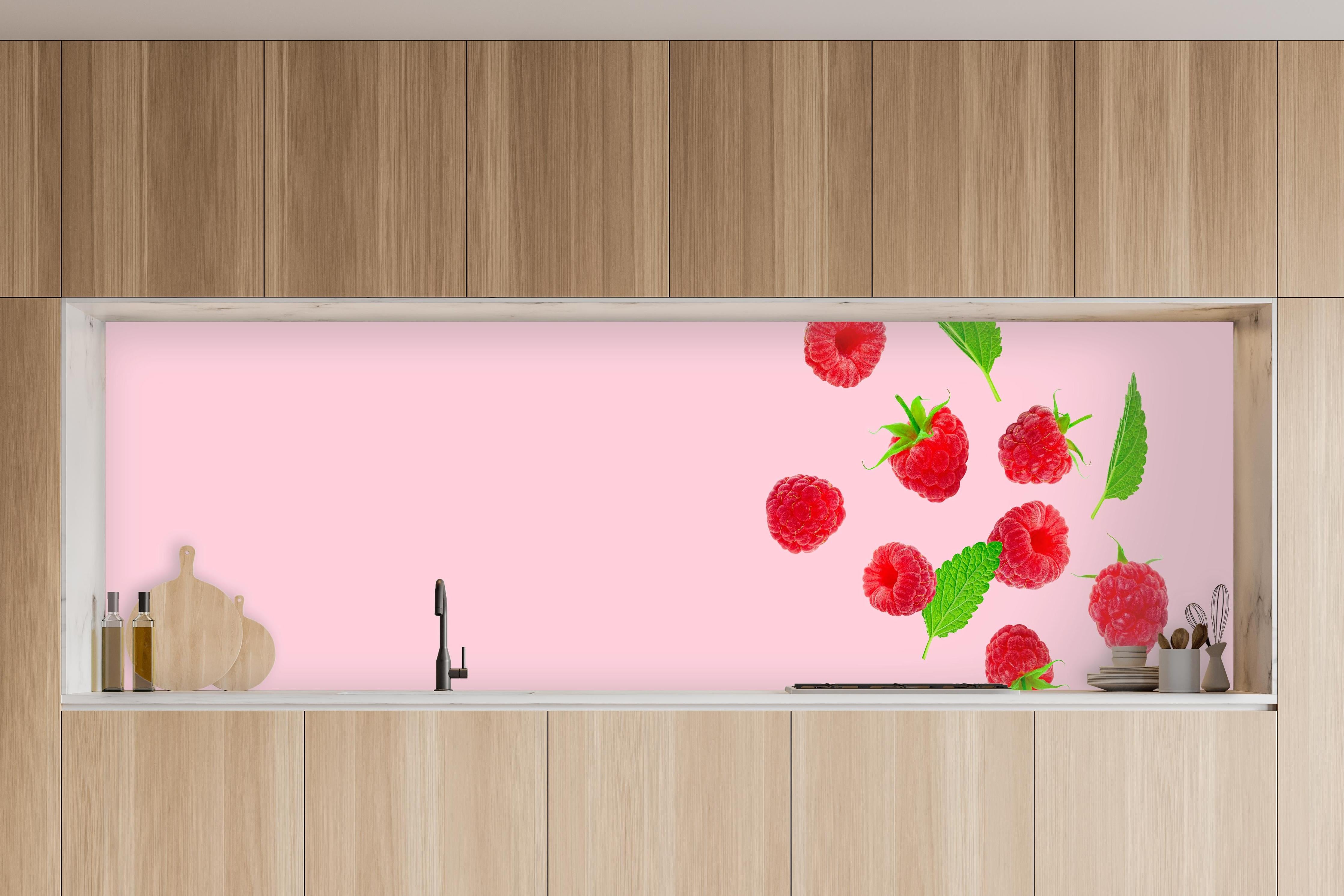 Küche - Rosa Himbeeren mit Minze in charakteristischer Vollholz-Küche mit modernem Gasherd