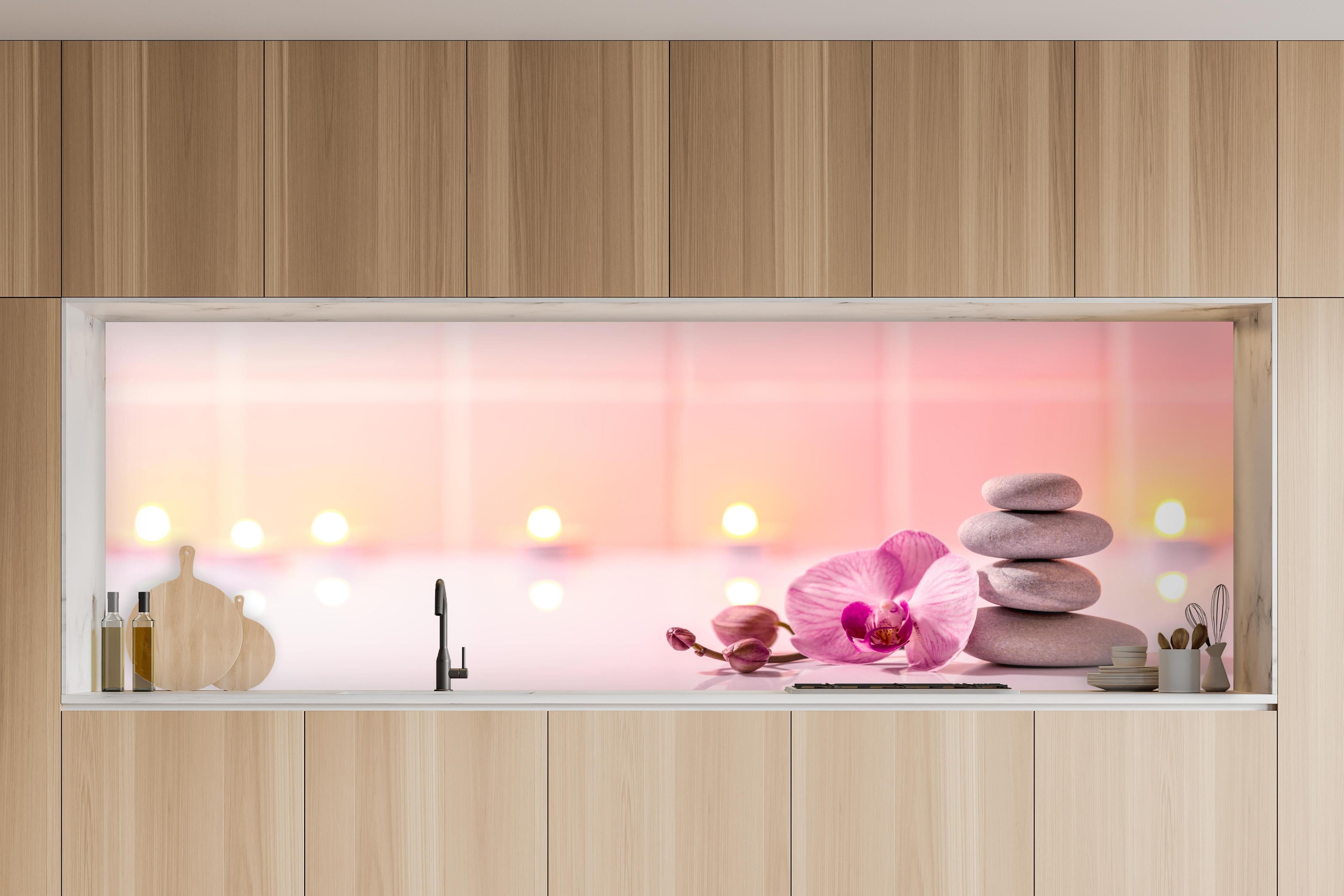 Küche - Rosa Orchidee mit Zen-Steinen in charakteristischer Vollholz-Küche mit modernem Gasherd
