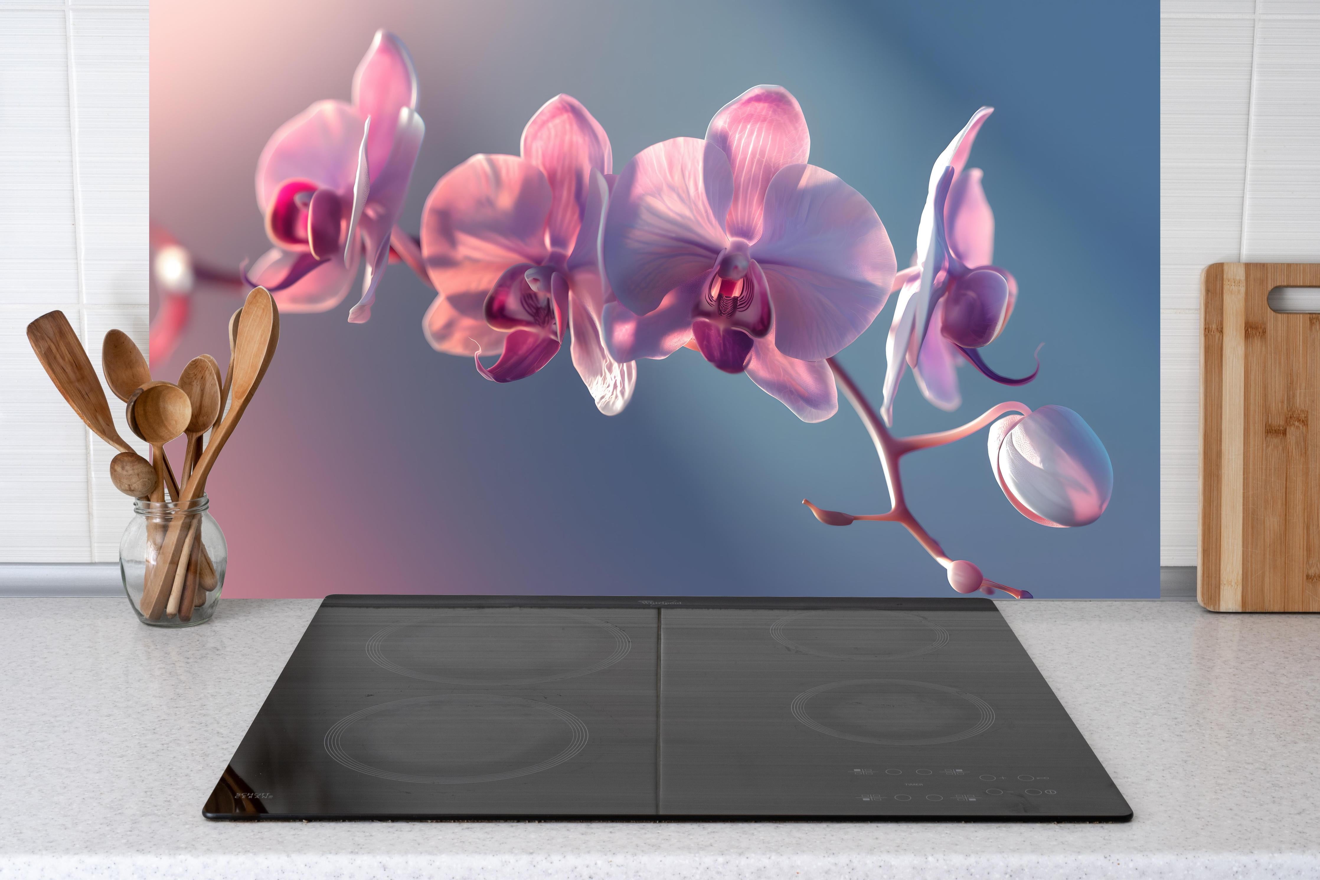 Küche - Rosa Orchideen auf Blau hinter Cerankochfeld und Holz-Kochutensilien