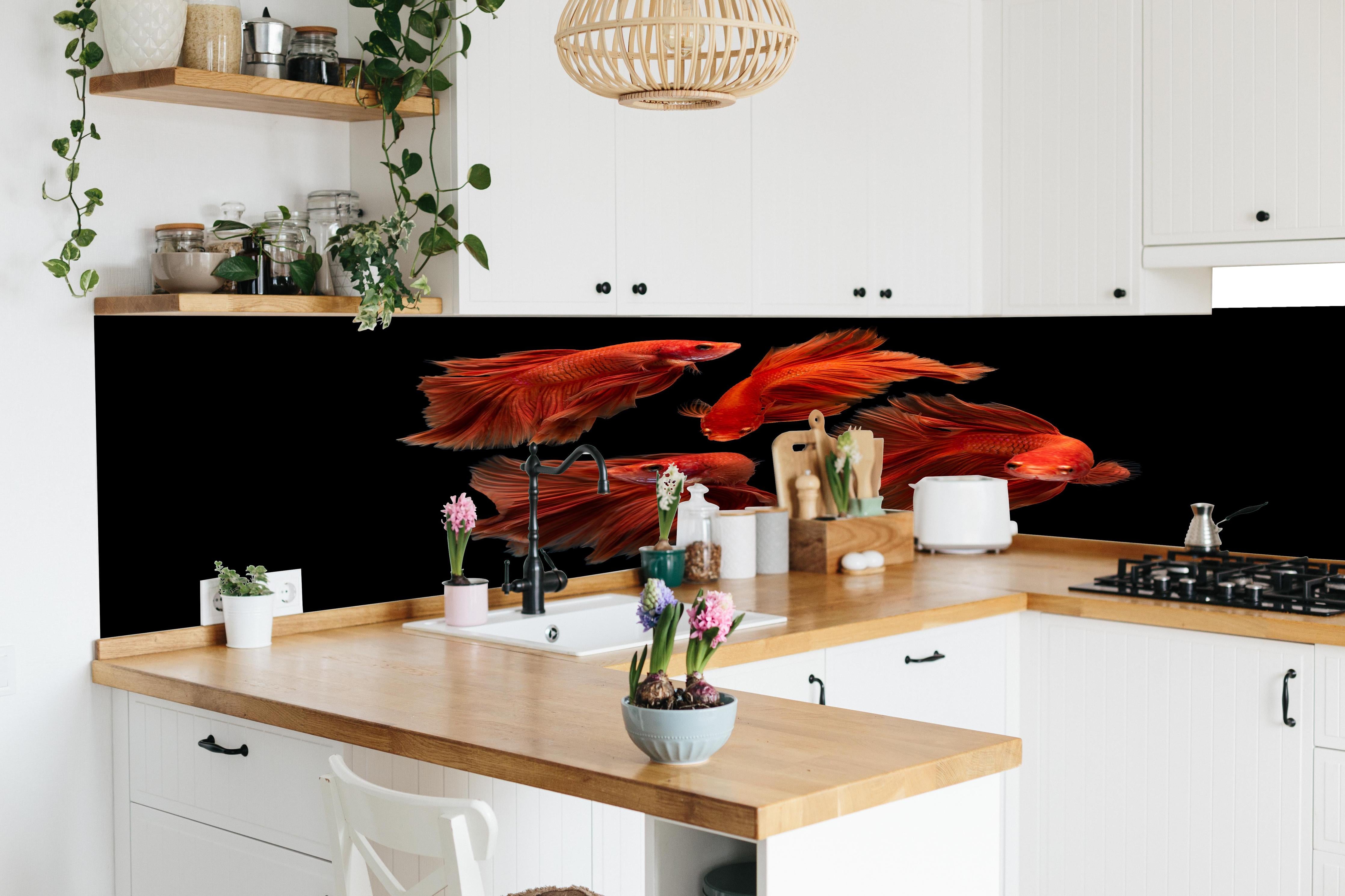 Küche - Roter Betta Fisch in lebendiger Küche mit bunten Blumen