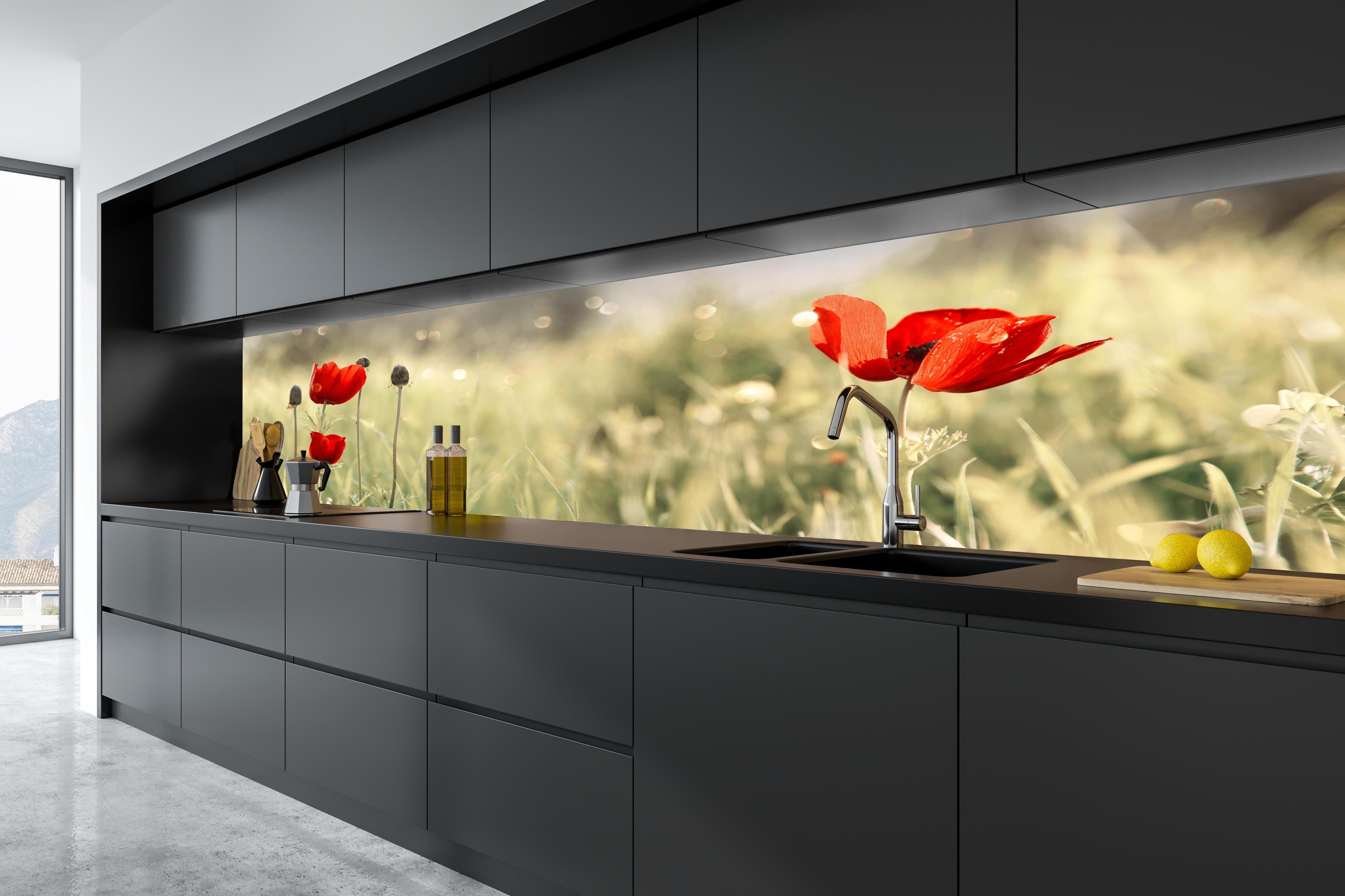 Küche - Roter Mohn auf Wiese in tiefschwarzer matt-premium Einbauküche
