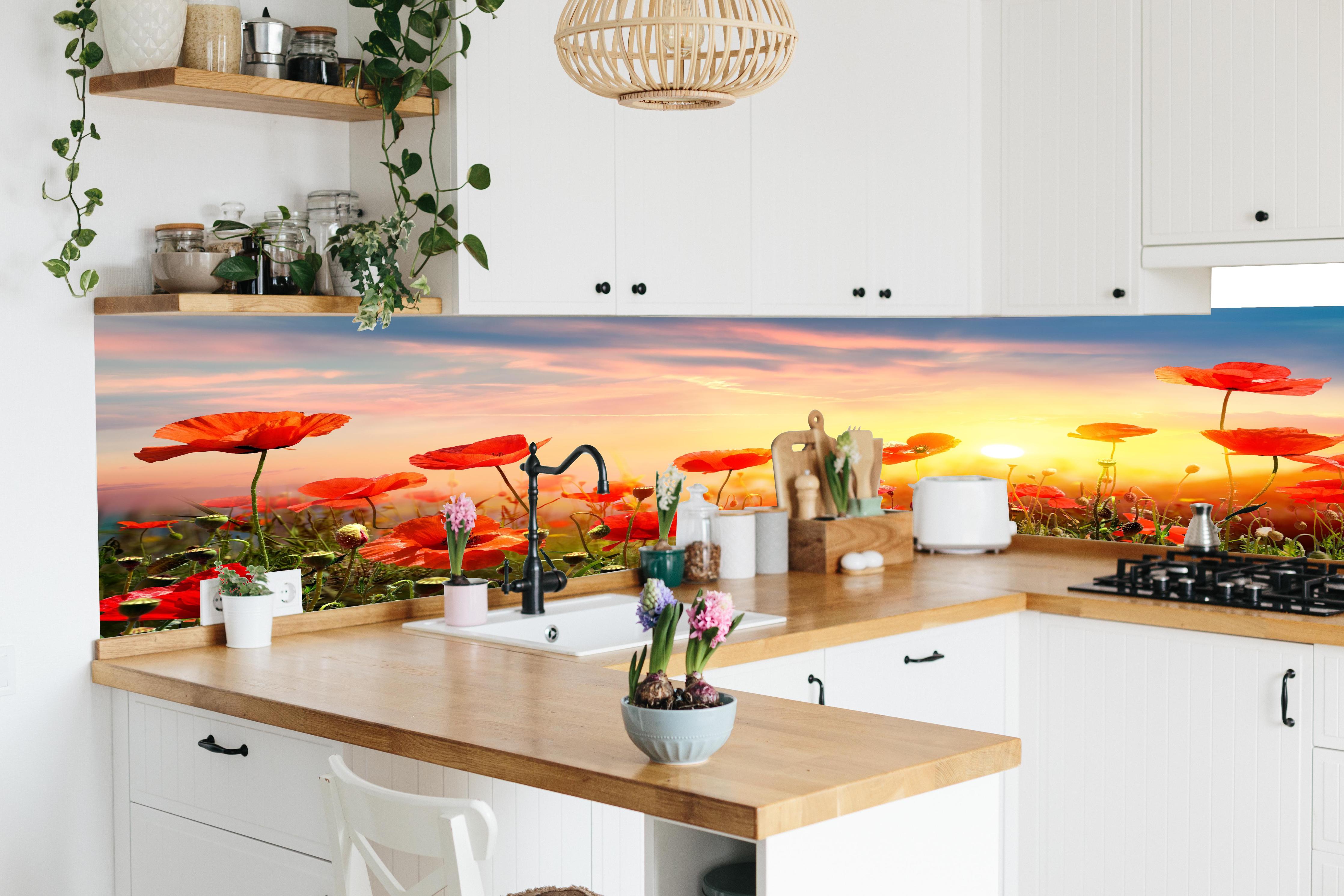 Küche - Roter Mohnfeld Sonnenaufgang in lebendiger Küche mit bunten Blumen