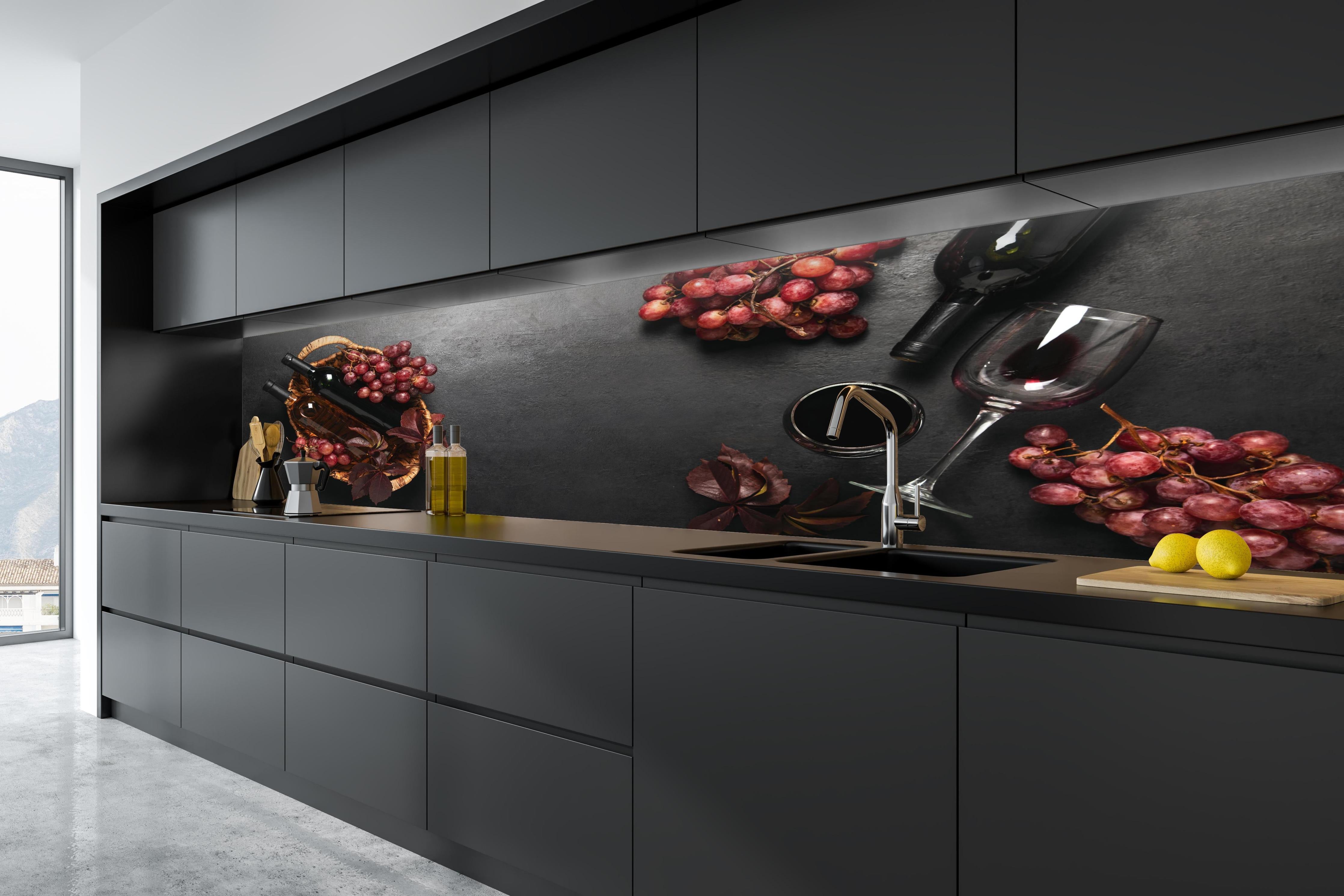Küche - Rotwein-Stillleben auf Schwarz in tiefschwarzer matt-premium Einbauküche