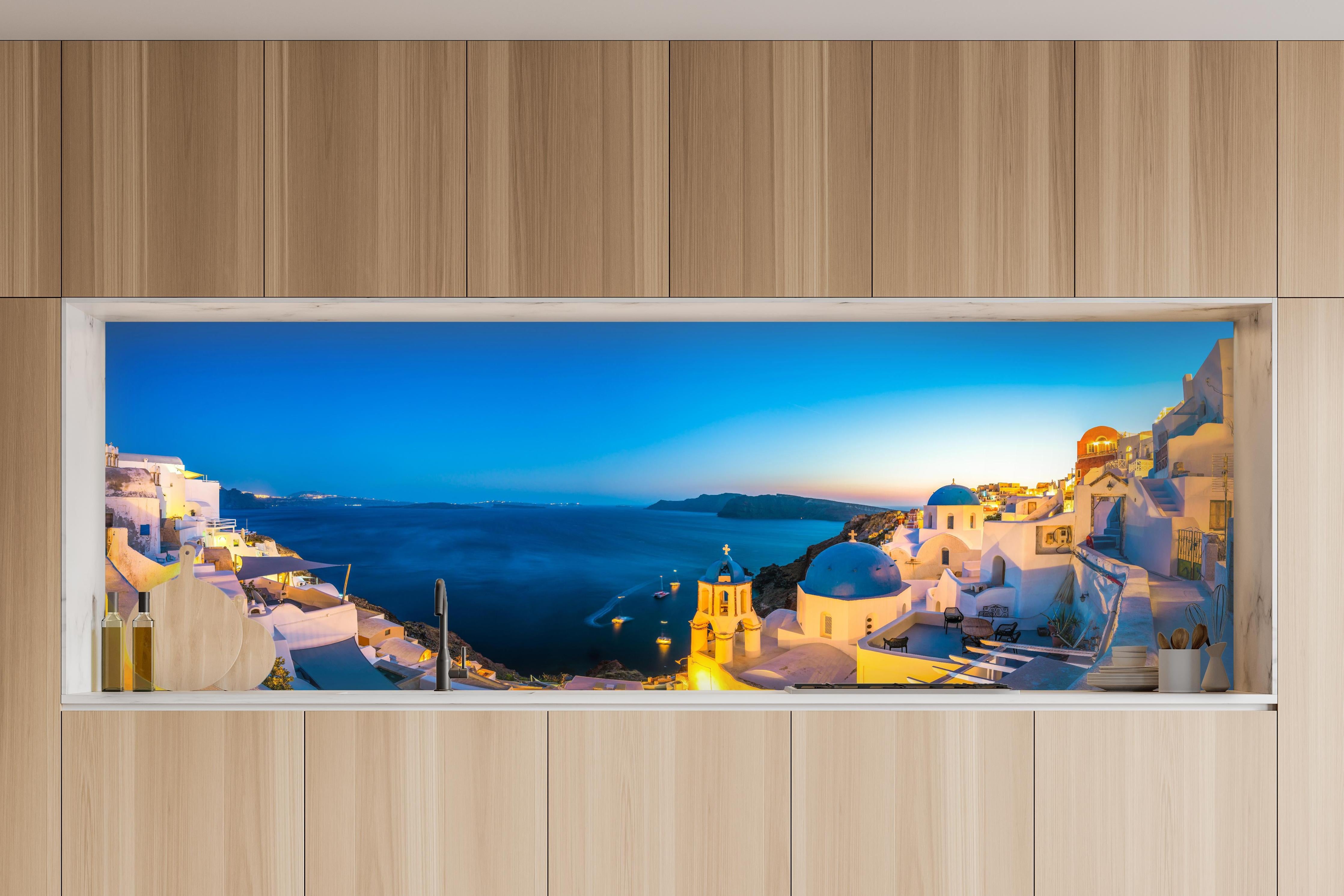 Küche - Santorini Blau-Weiß Panorama in charakteristischer Vollholz-Küche mit modernem Gasherd