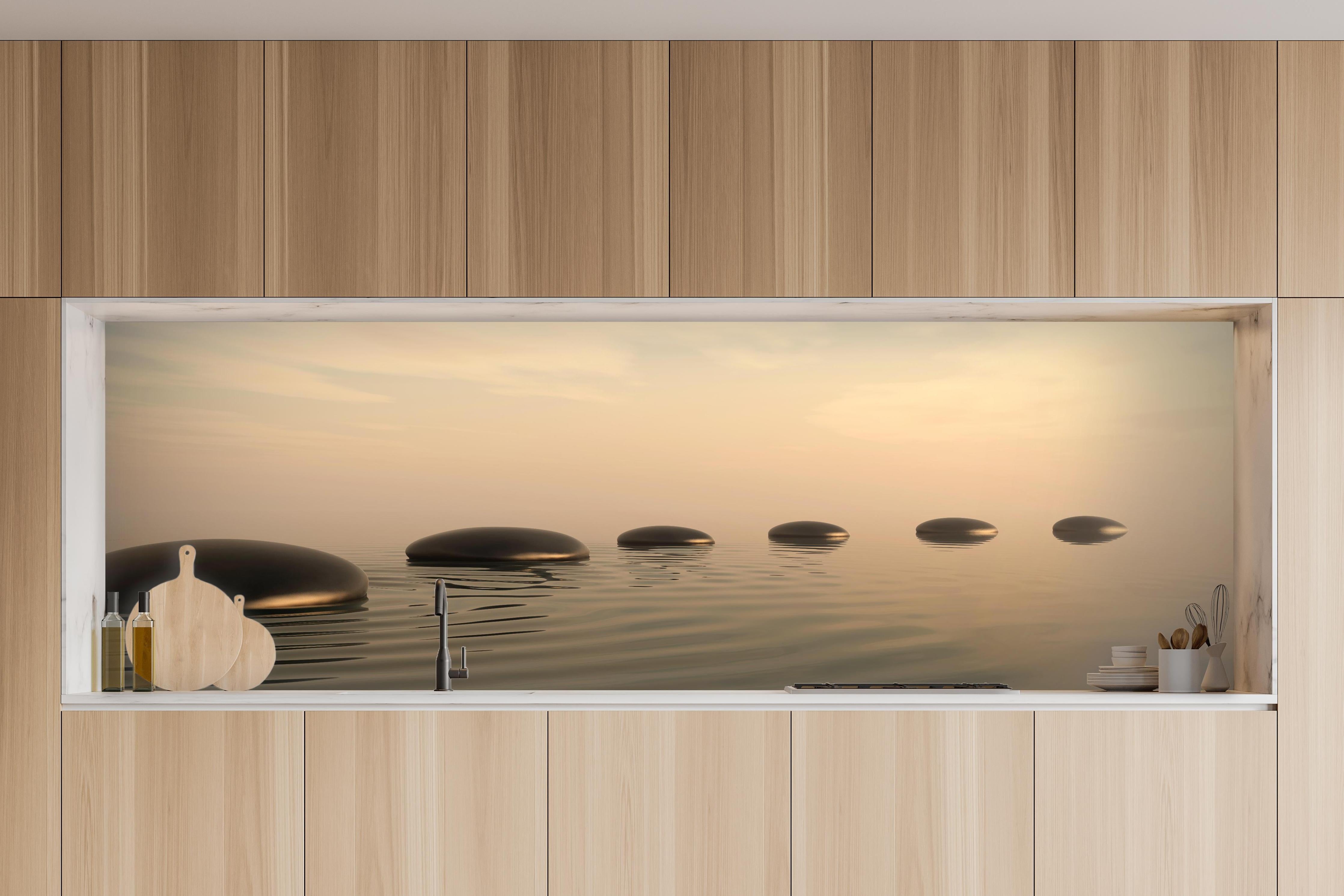 Küche - Schwarze Zen-Steine auf ruhigem Beige in charakteristischer Vollholz-Küche mit modernem Gasherd