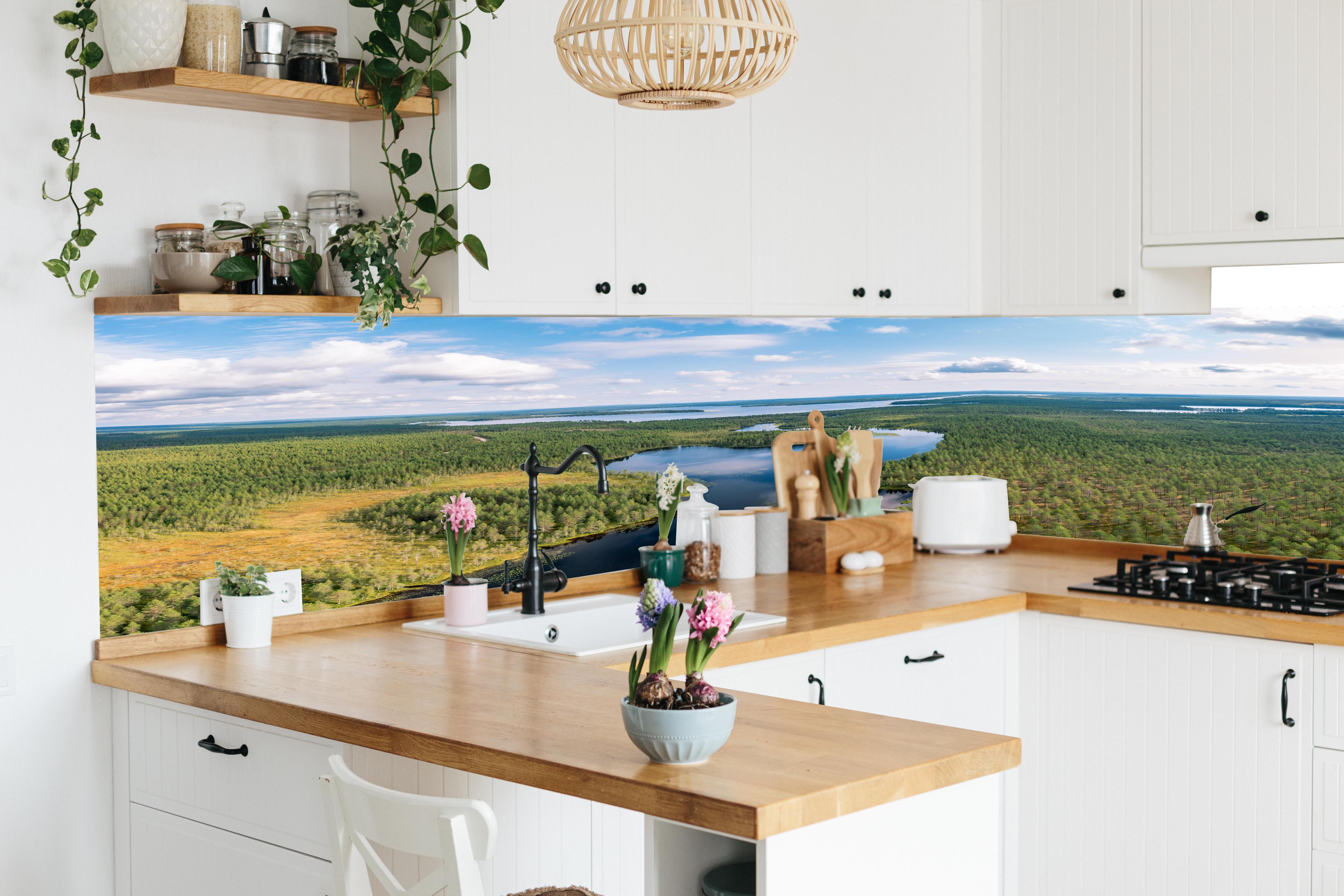 Küche - Schwedische Seenlandschaft Luftaufnahme in lebendiger Küche mit bunten Blumen