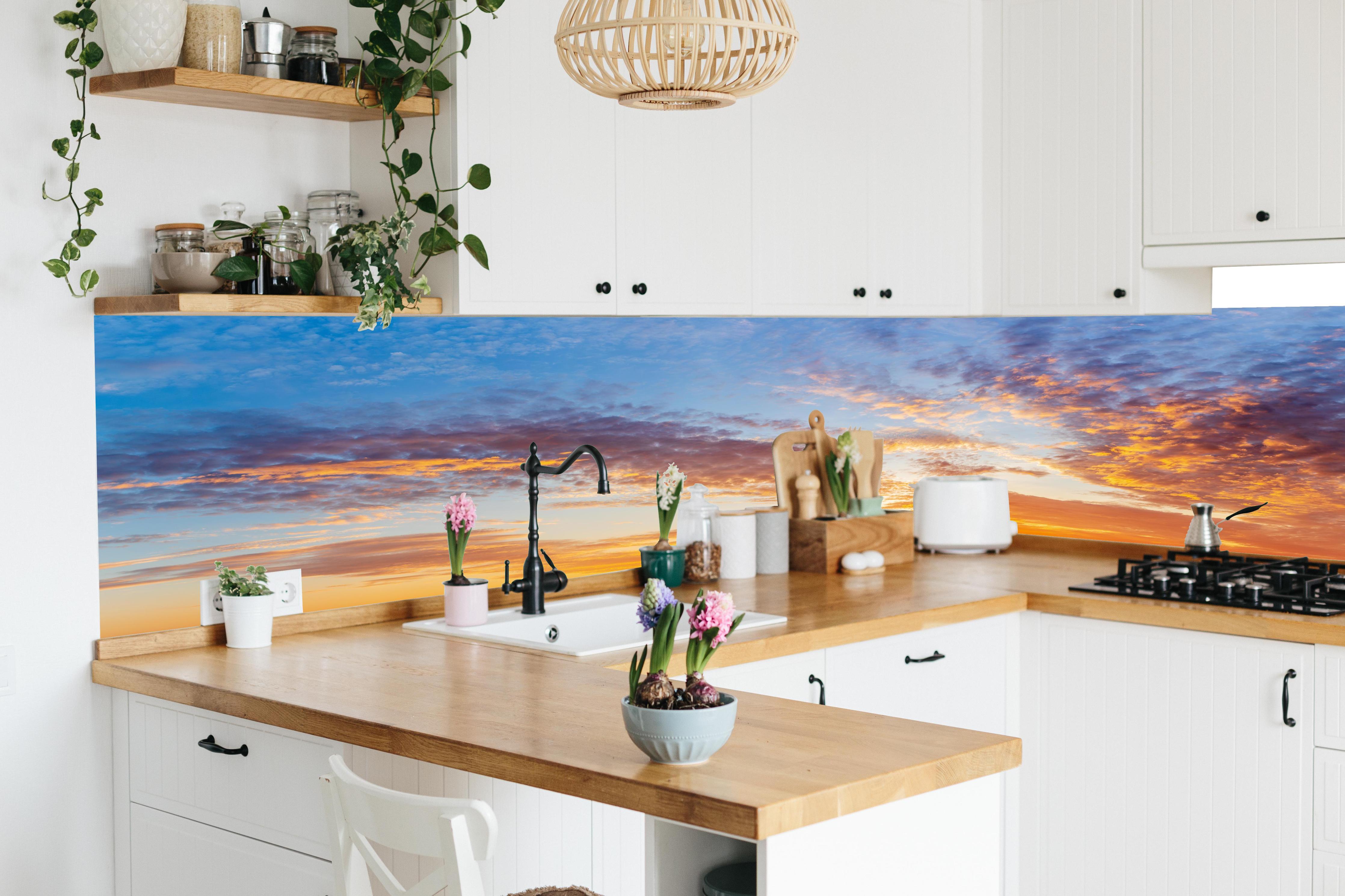 Küche - Sonnenuntergang Panorama Blau-Orange in lebendiger Küche mit bunten Blumen