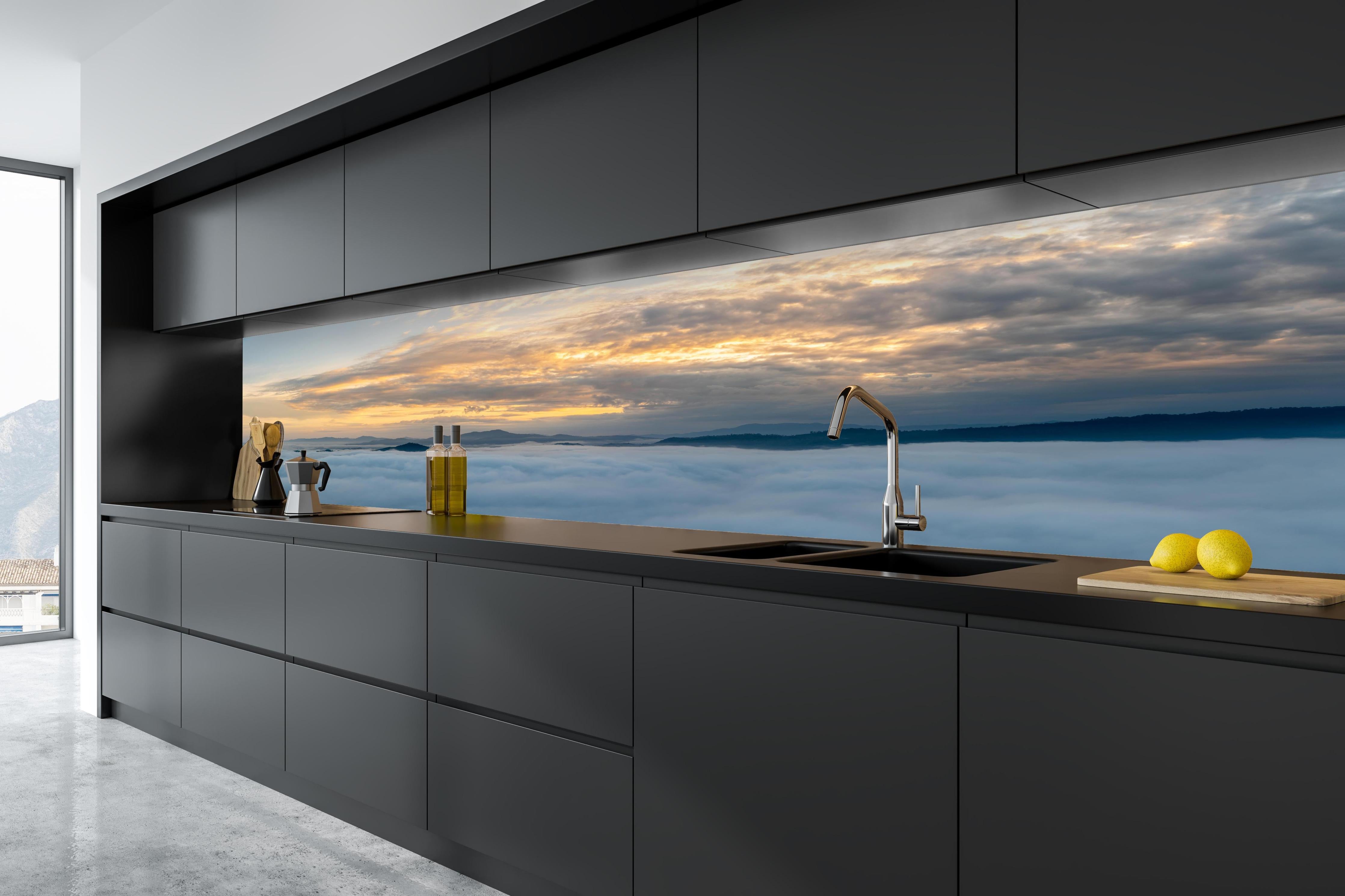 Küche - Sonnenuntergang über Wolkenmeer in tiefschwarzer matt-premium Einbauküche