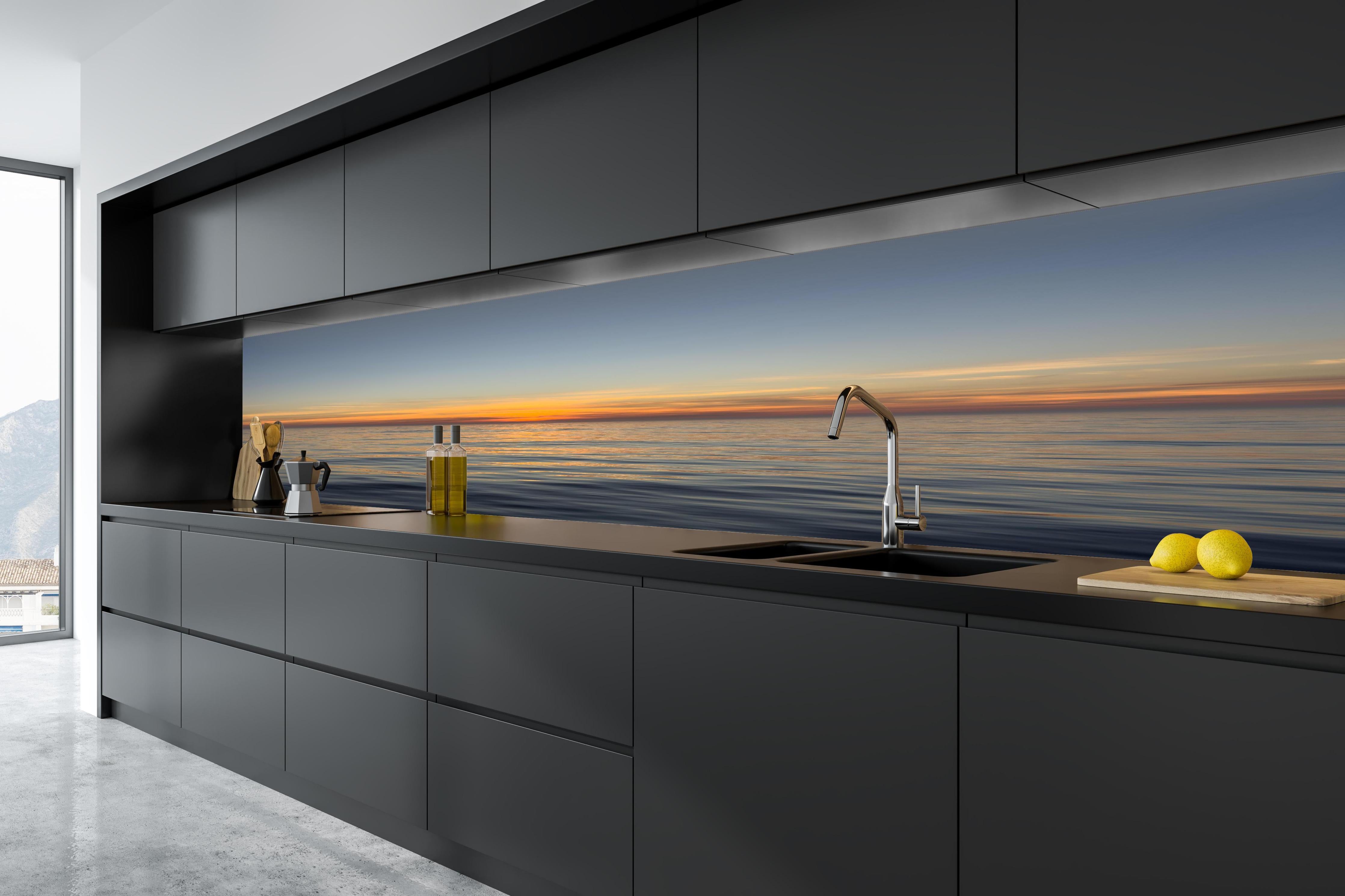 Küche - Sonnenuntergang über ruhigem Meer in tiefschwarzer matt-premium Einbauküche