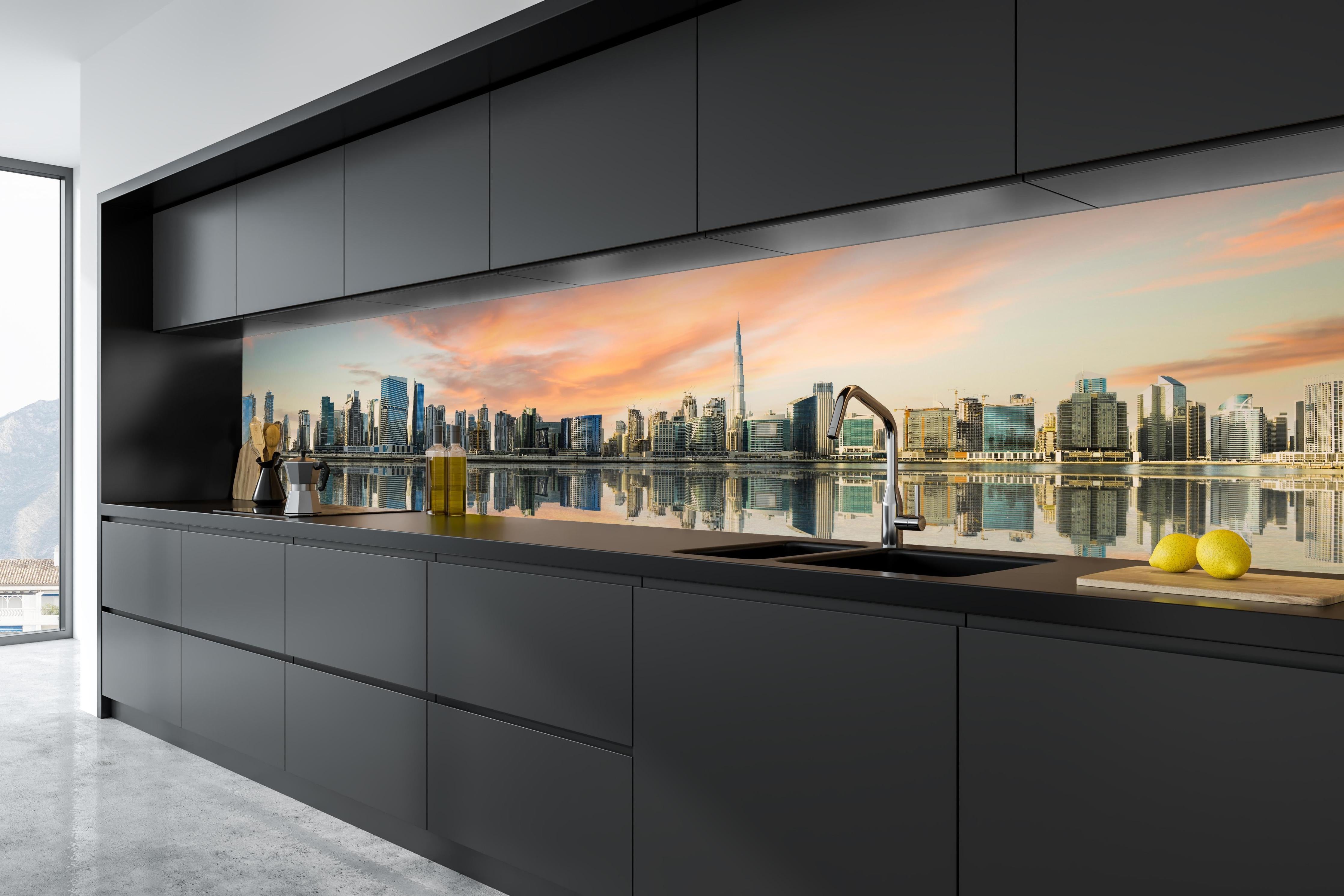 Küche - Stadt-Skyline im Abendrot in tiefschwarzer matt-premium Einbauküche