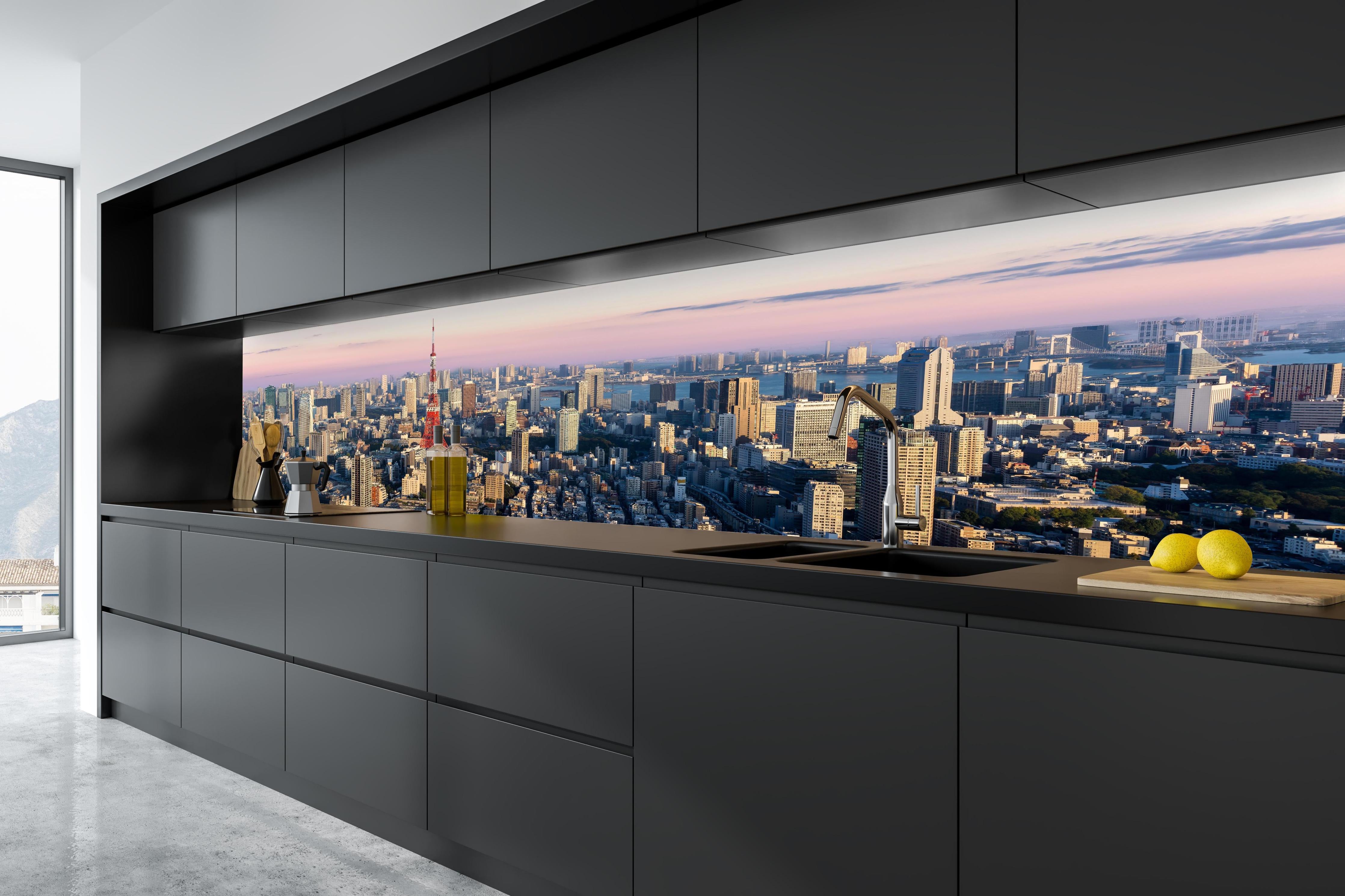 Küche - Tokio Skyline mit Tokyo Tower in tiefschwarzer matt-premium Einbauküche
