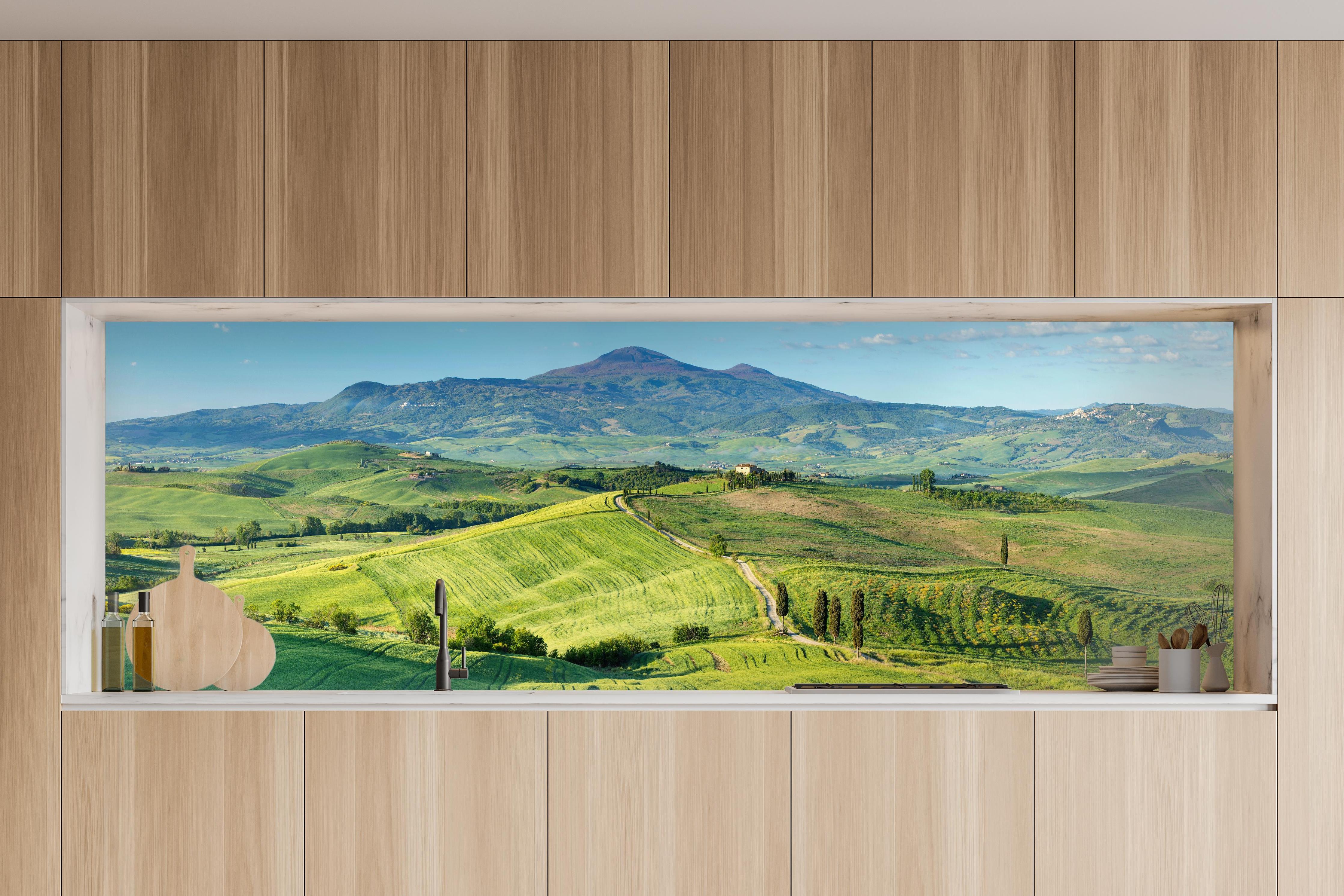 Küche - Toskana Hügel Panorama in charakteristischer Vollholz-Küche mit modernem Gasherd