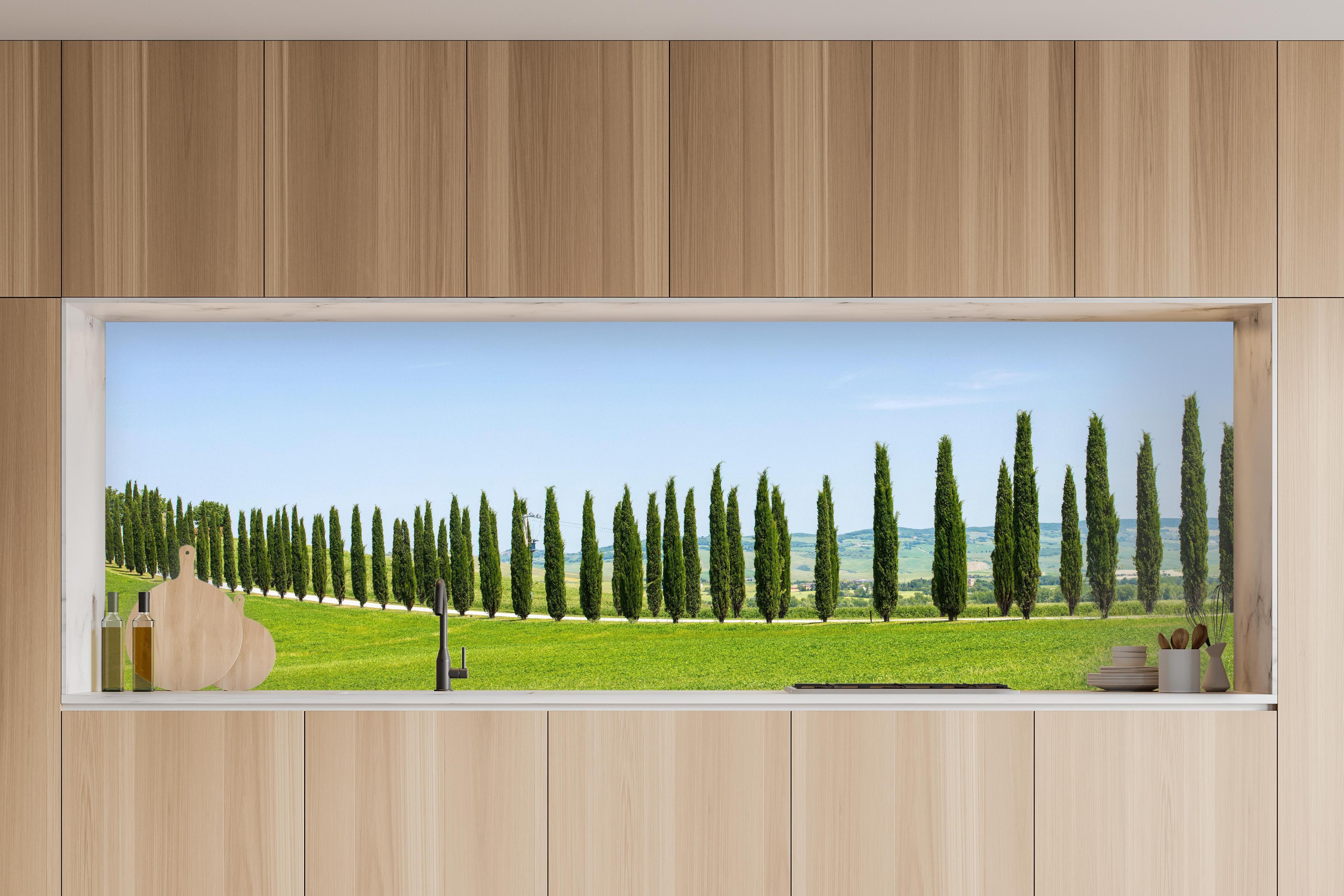 Küche - Toskanische Zypressenallee in charakteristischer Vollholz-Küche mit modernem Gasherd