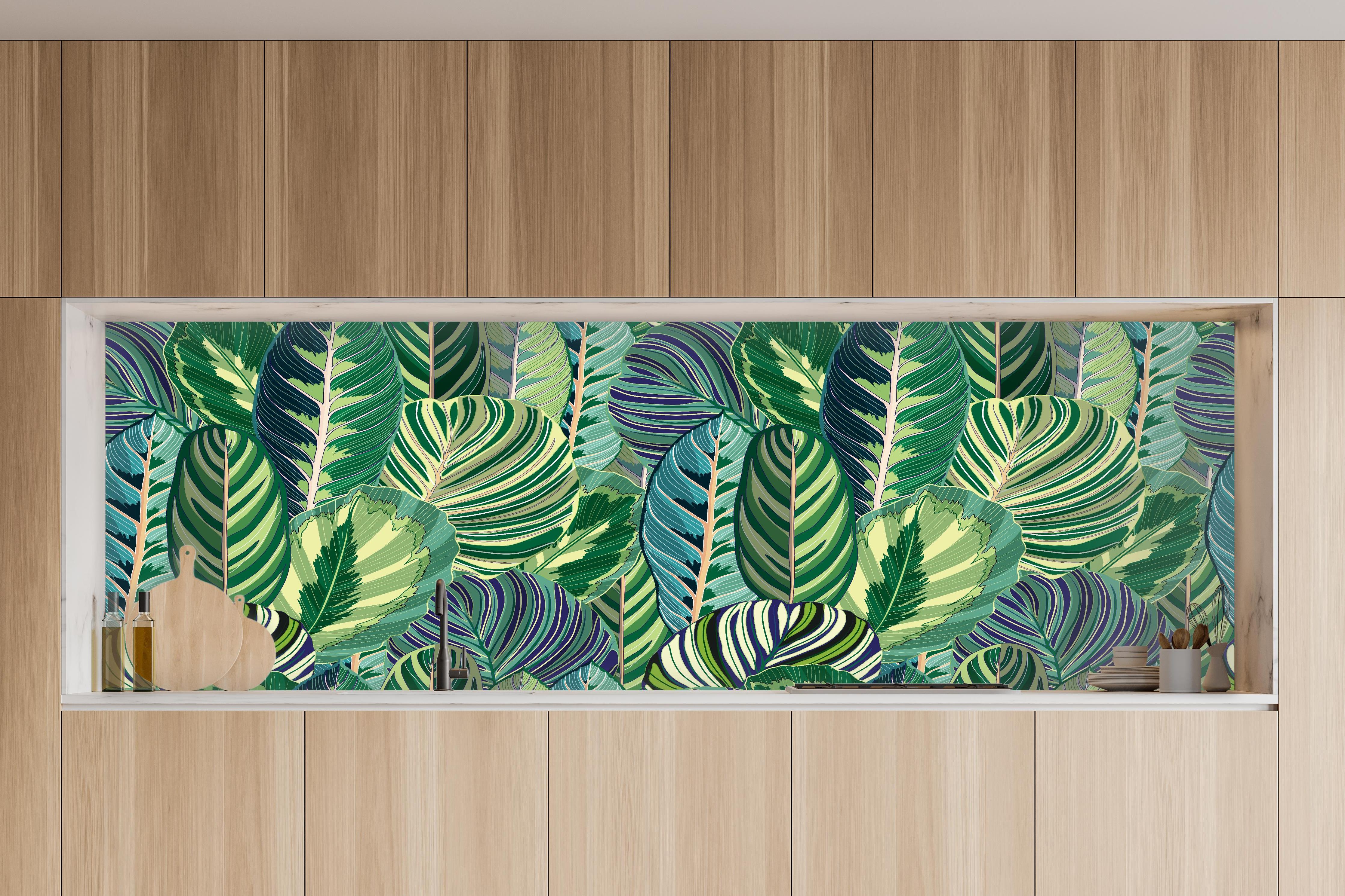 Küche - Tropische Blätter Grün-Türkis-Lila in charakteristischer Vollholz-Küche mit modernem Gasherd