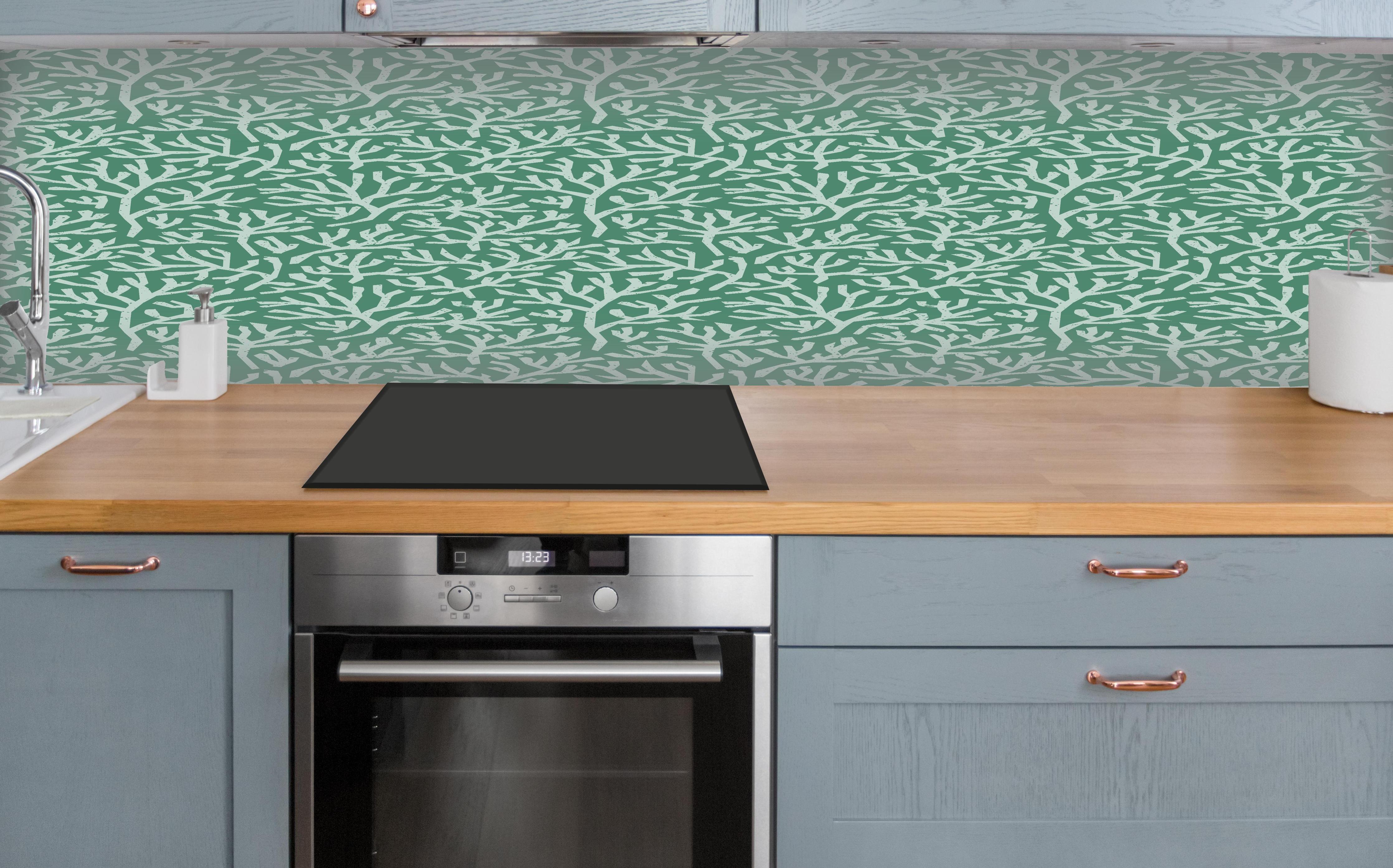 Küche - Türkis Korallen Minimal-Muster über polierter Holzarbeitsplatte mit Cerankochfeld