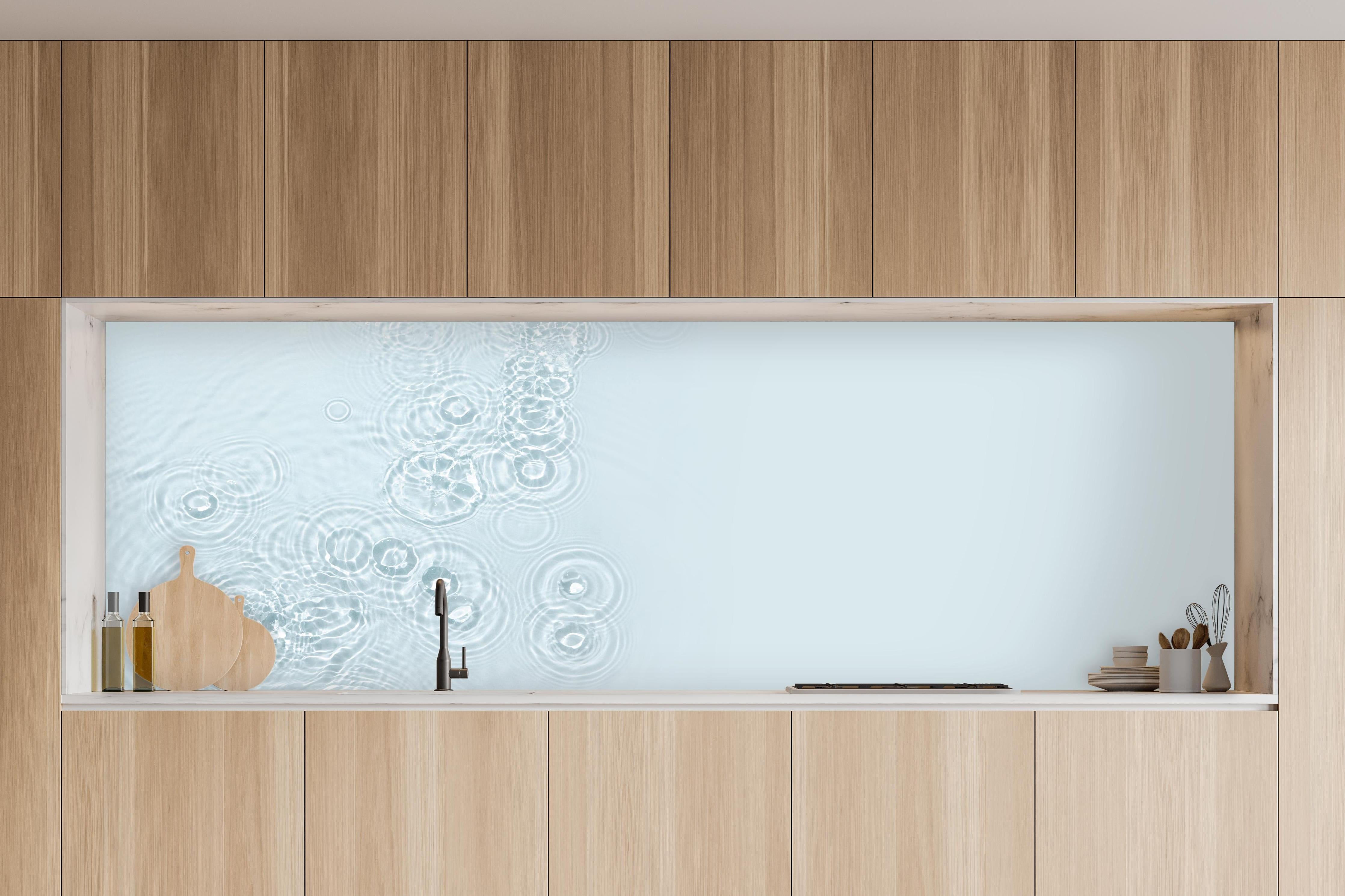 Küche - Türkis-Weiß Wassertextur in charakteristischer Vollholz-Küche mit modernem Gasherd