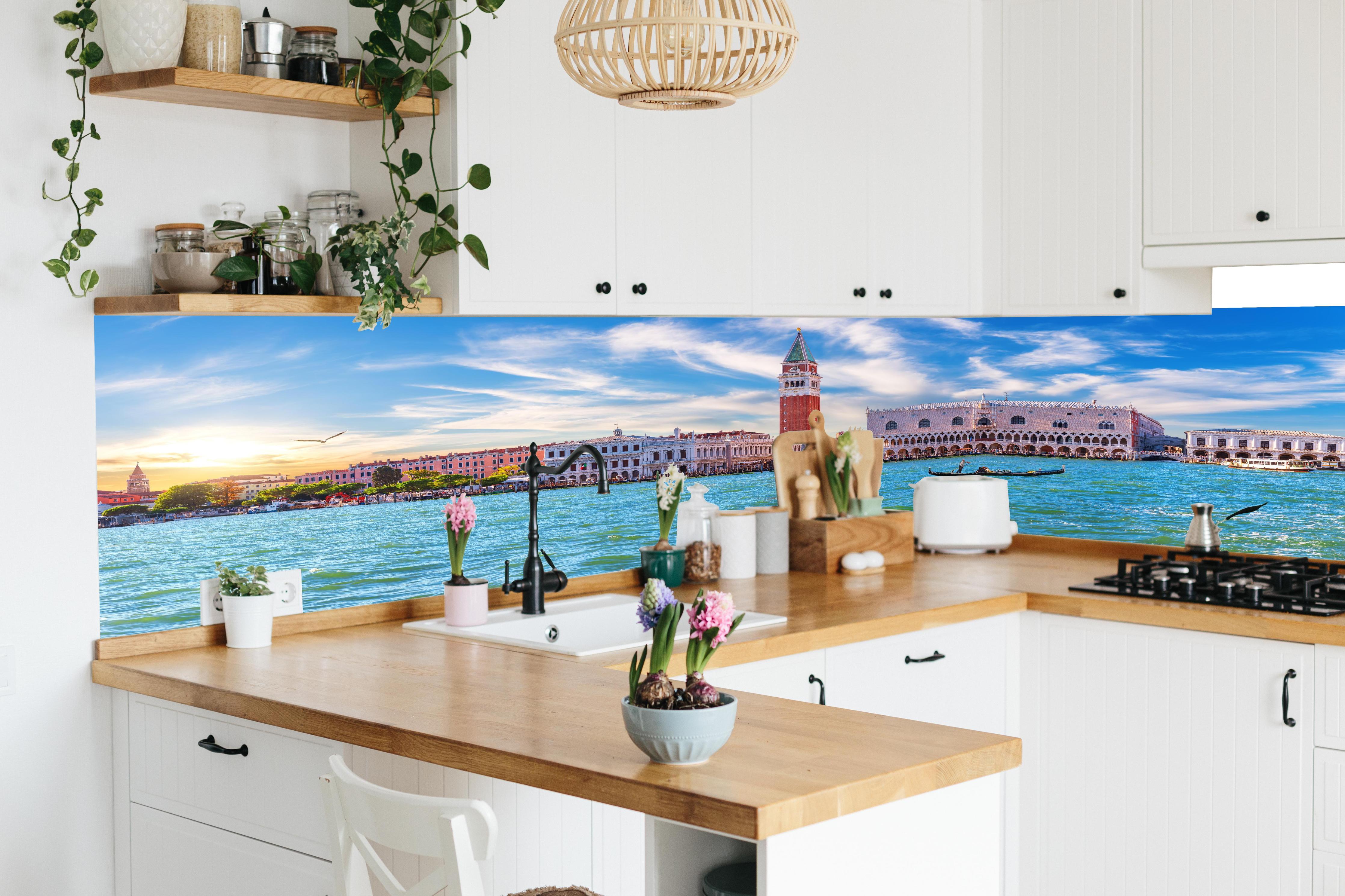 Küche - Venedig Skyline Blau-Türkis in lebendiger Küche mit bunten Blumen