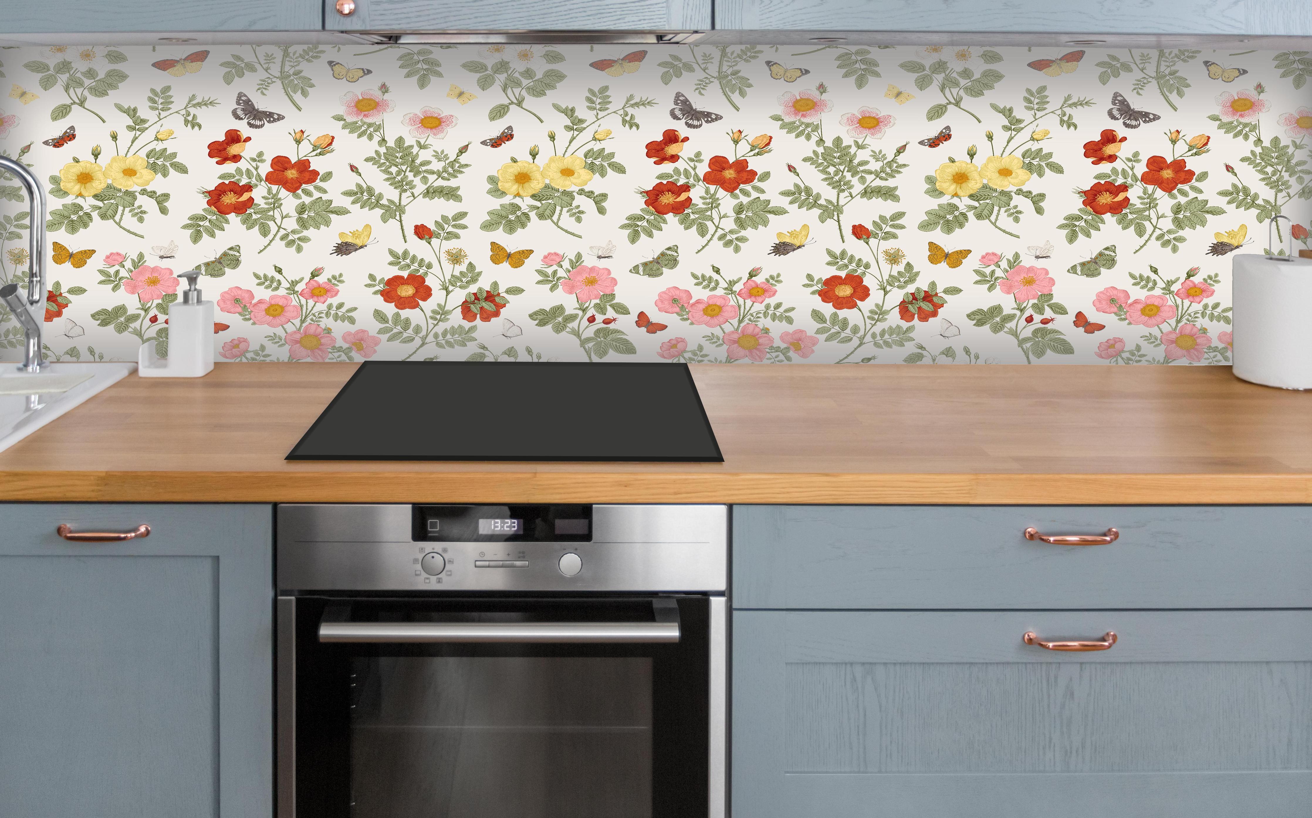 Küche - Vintage Bloom Blumenmuster Rosa-Beige über polierter Holzarbeitsplatte mit Cerankochfeld