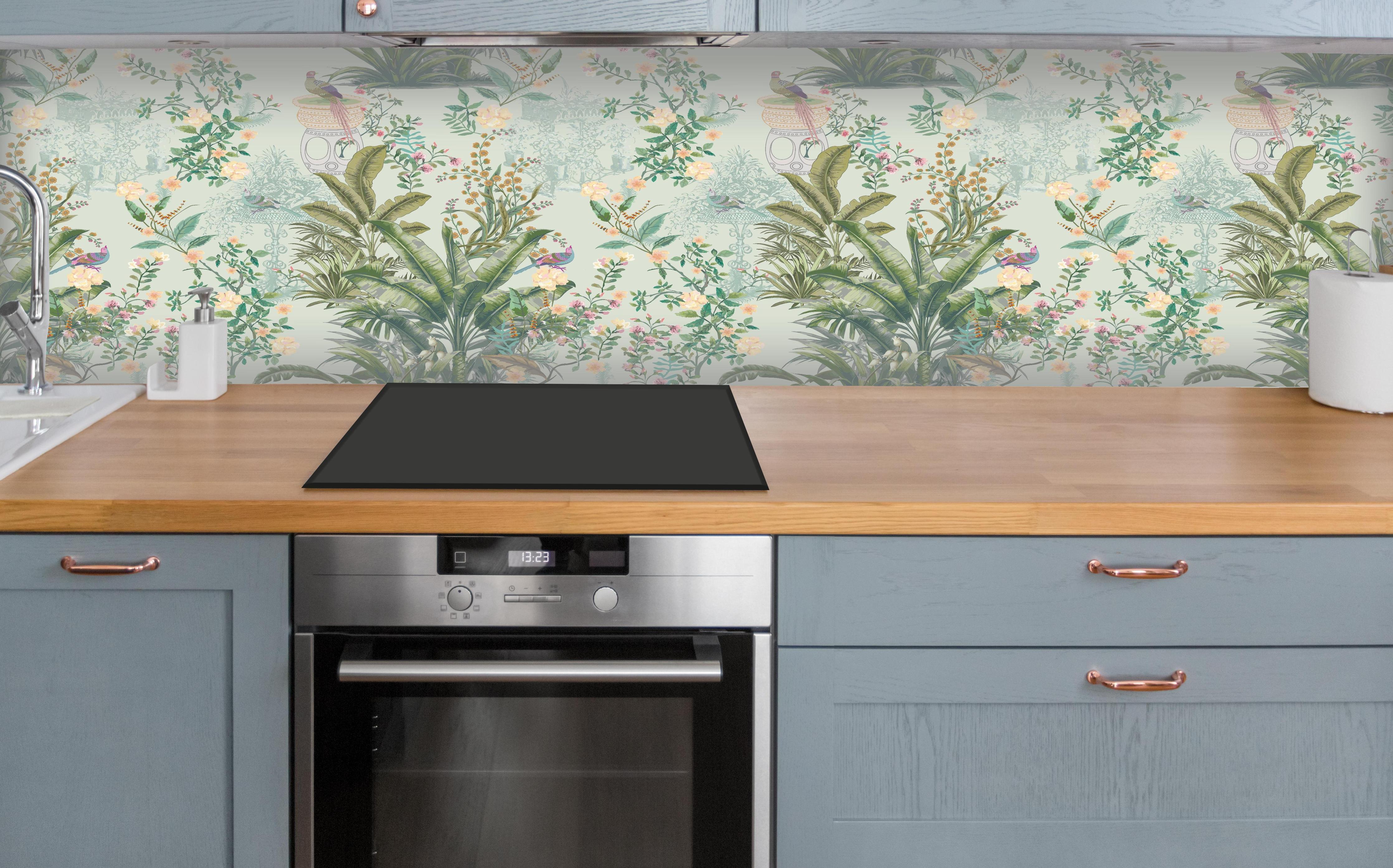 Küche - Vintage Bloom Grünes Refugium über polierter Holzarbeitsplatte mit Cerankochfeld