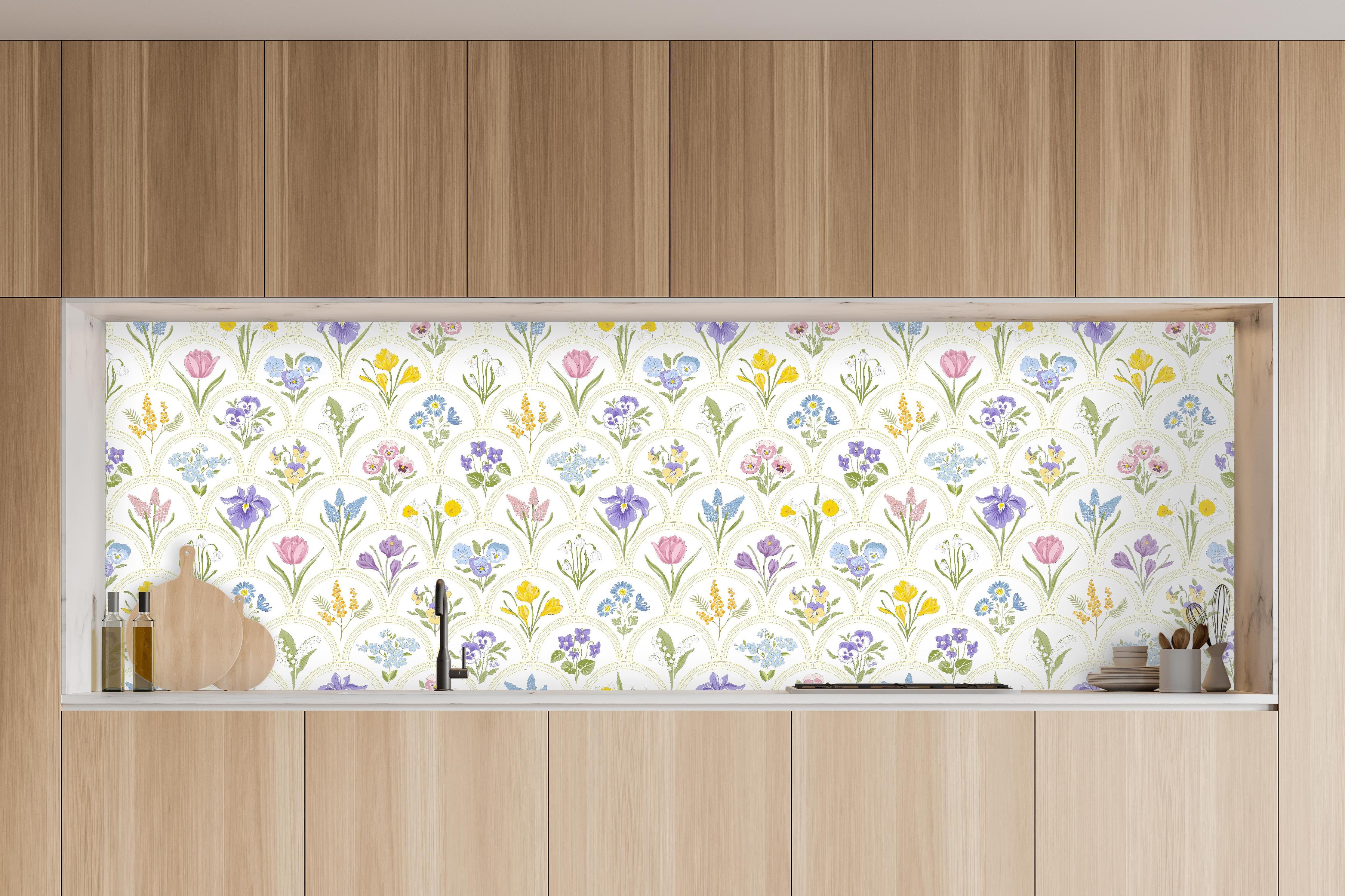 Küche - Vintage Bloom Pastell-Blumentapete in charakteristischer Vollholz-Küche mit modernem Gasherd
