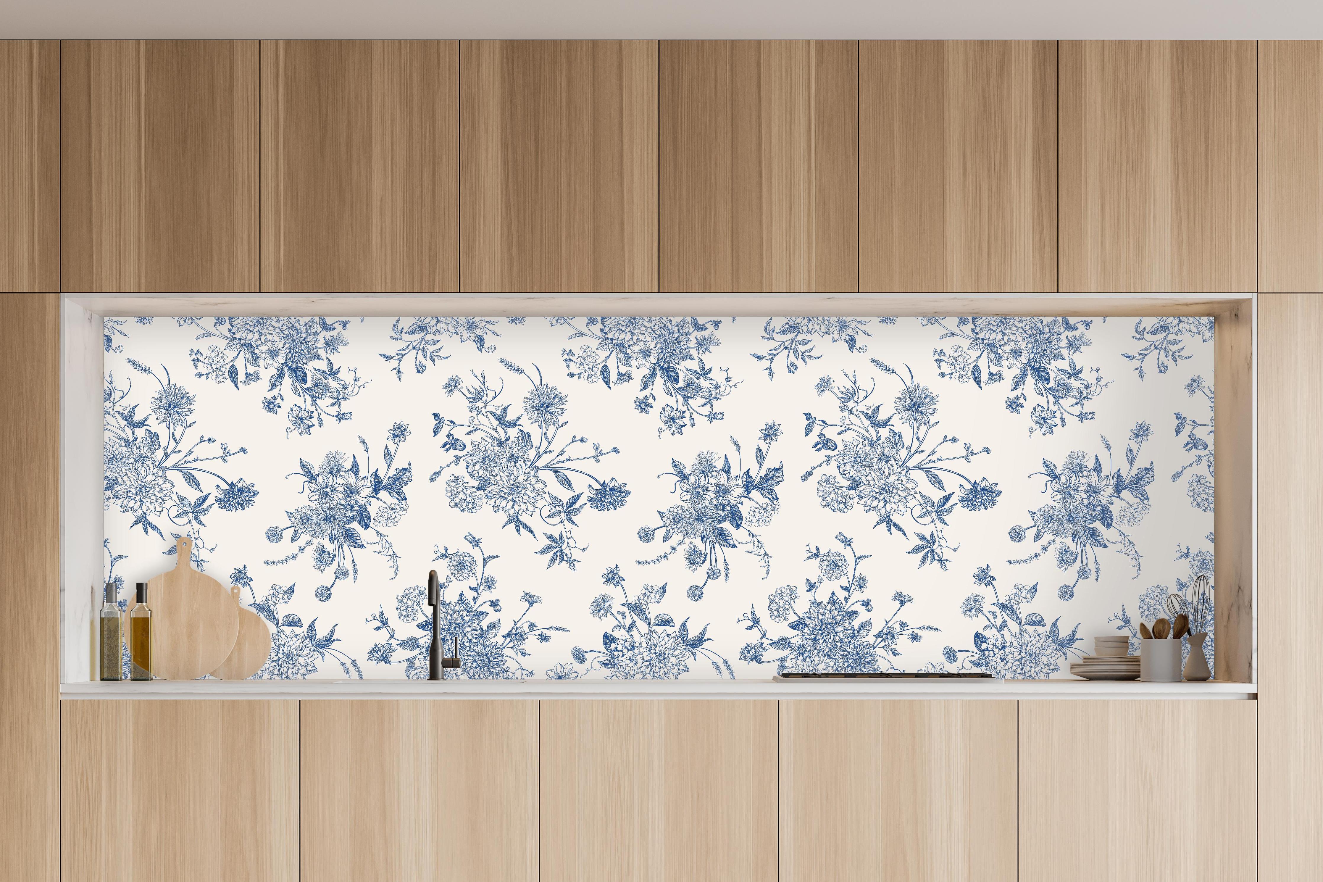 Küche - Vintage-Blumenmuster Blau-Weiß in charakteristischer Vollholz-Küche mit modernem Gasherd