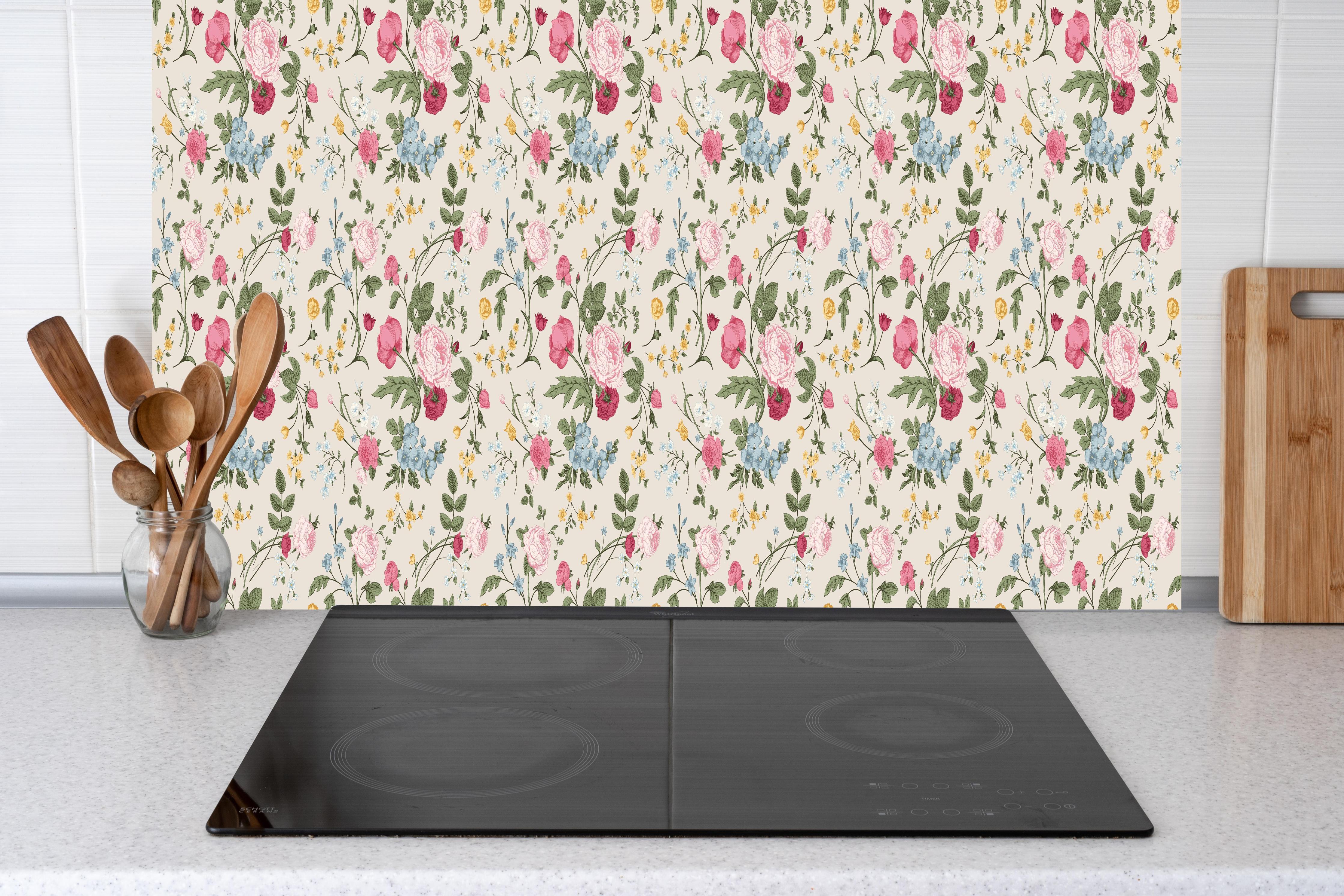 Küche - Vintage Rosenmuster Rosa-Beige hinter Cerankochfeld und Holz-Kochutensilien