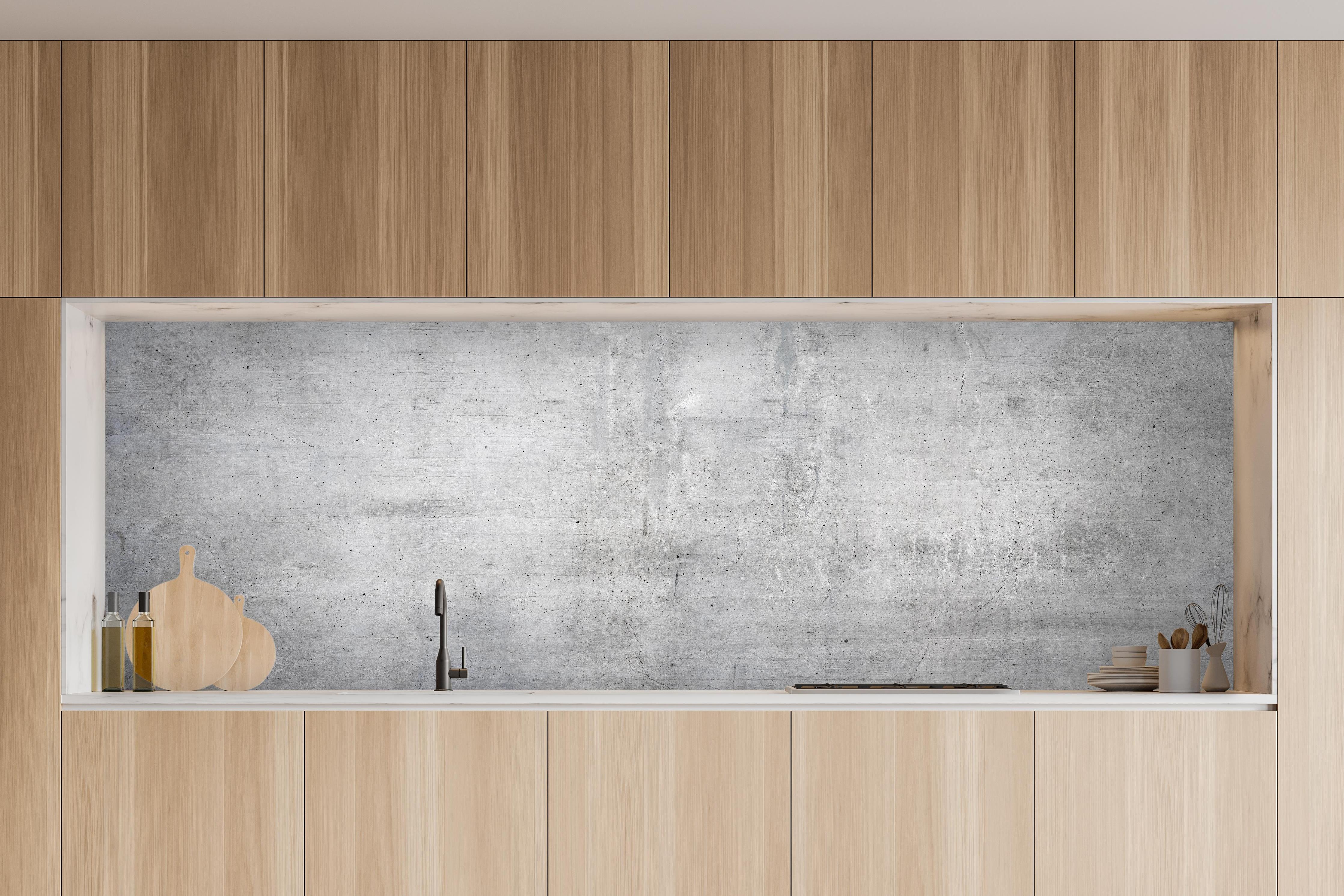Küche - Weiß-Grau Betonwand-Textur in charakteristischer Vollholz-Küche mit modernem Gasherd