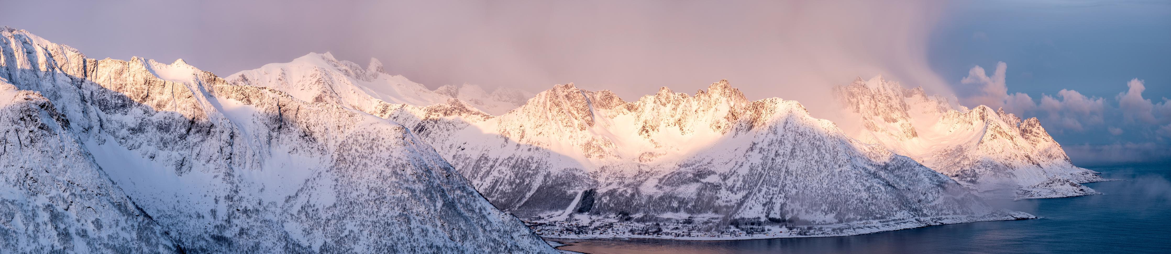 Küchenrückwand-Weiß-Grau-Blau Bergpanorama Norwegen