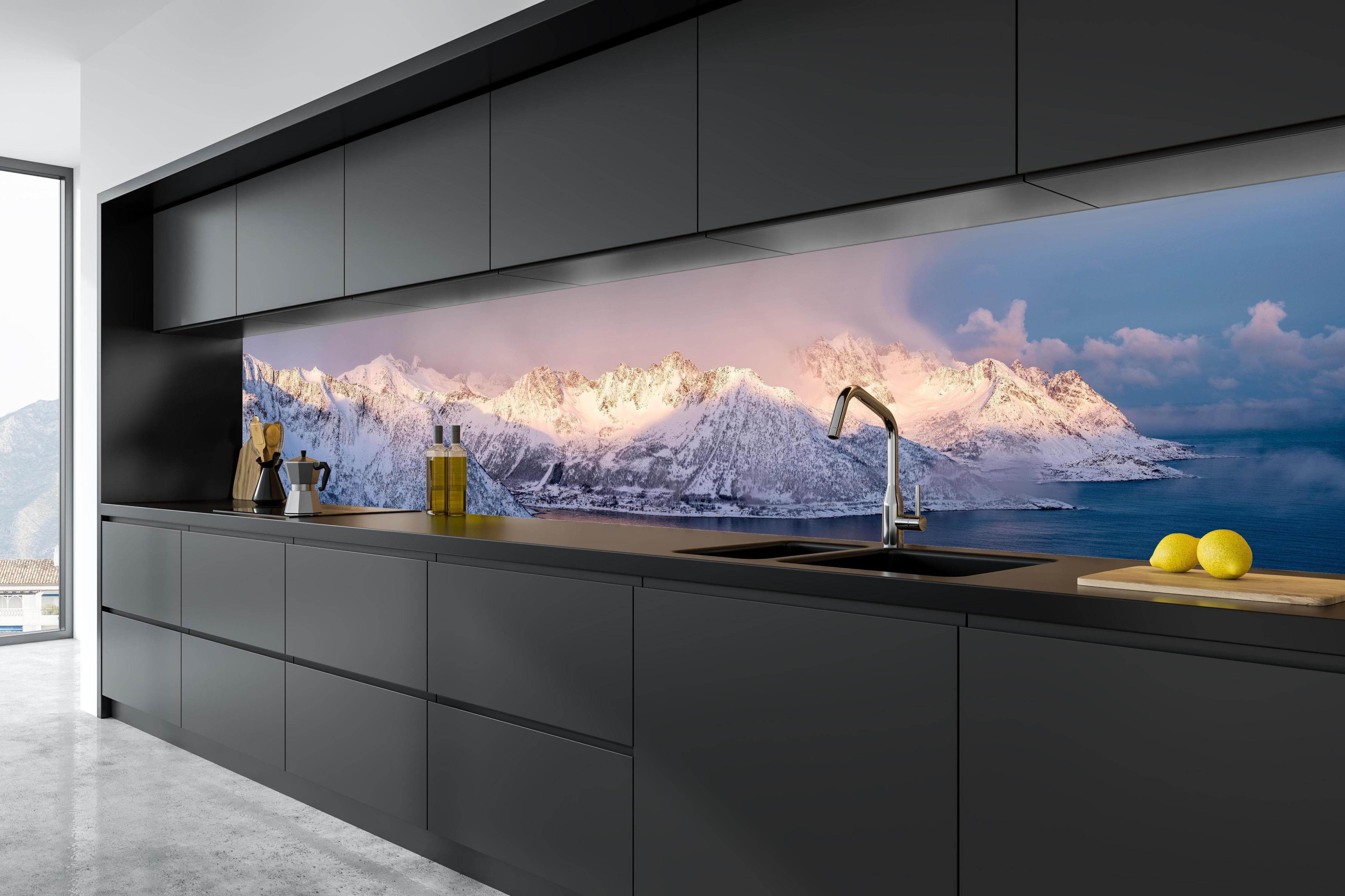 Küche - Weiß-Grau-Blau Bergpanorama Norwegen in tiefschwarzer matt-premium Einbauküche