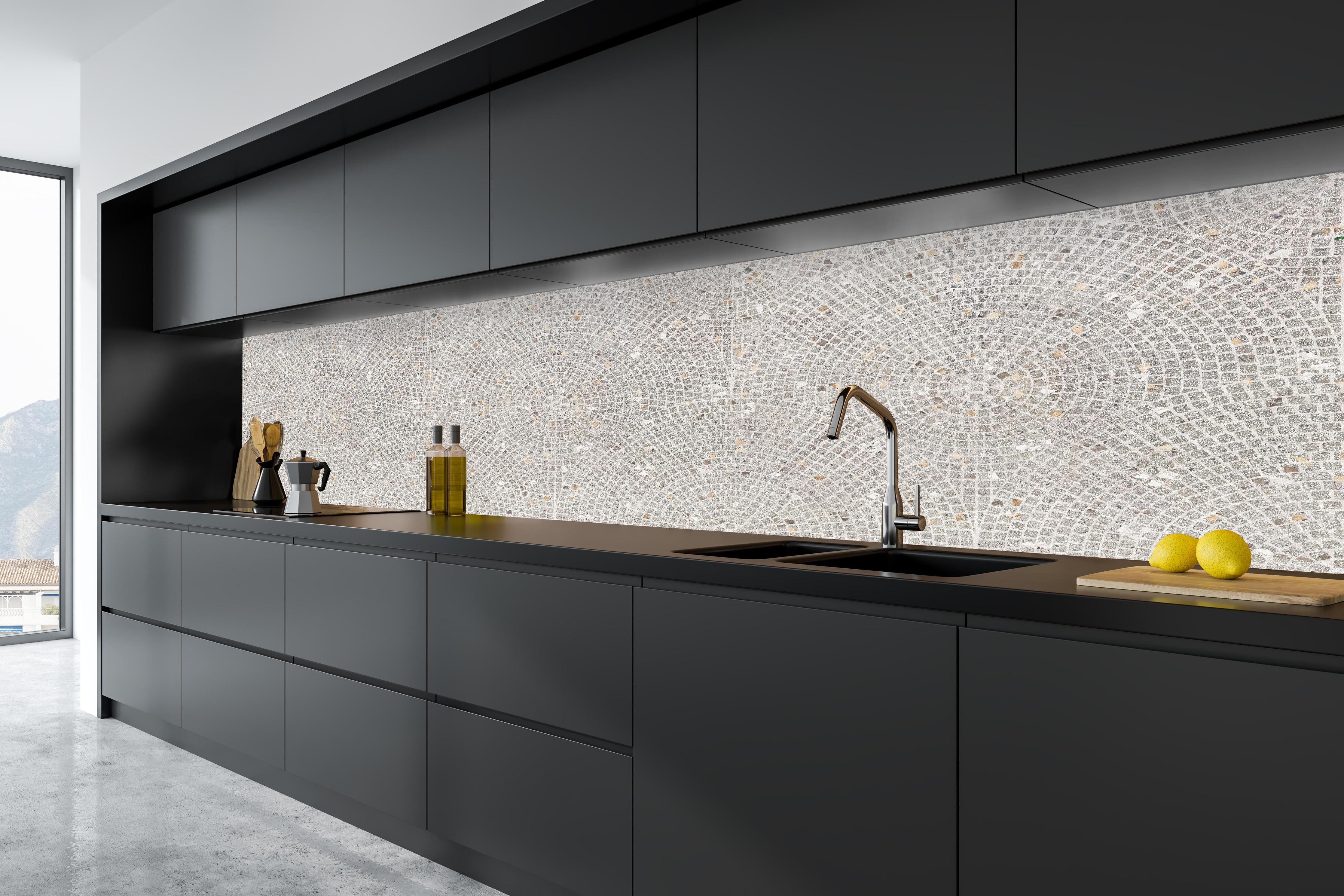 Küche - Weiß-Grau Mosaikstein Muster in tiefschwarzer matt-premium Einbauküche