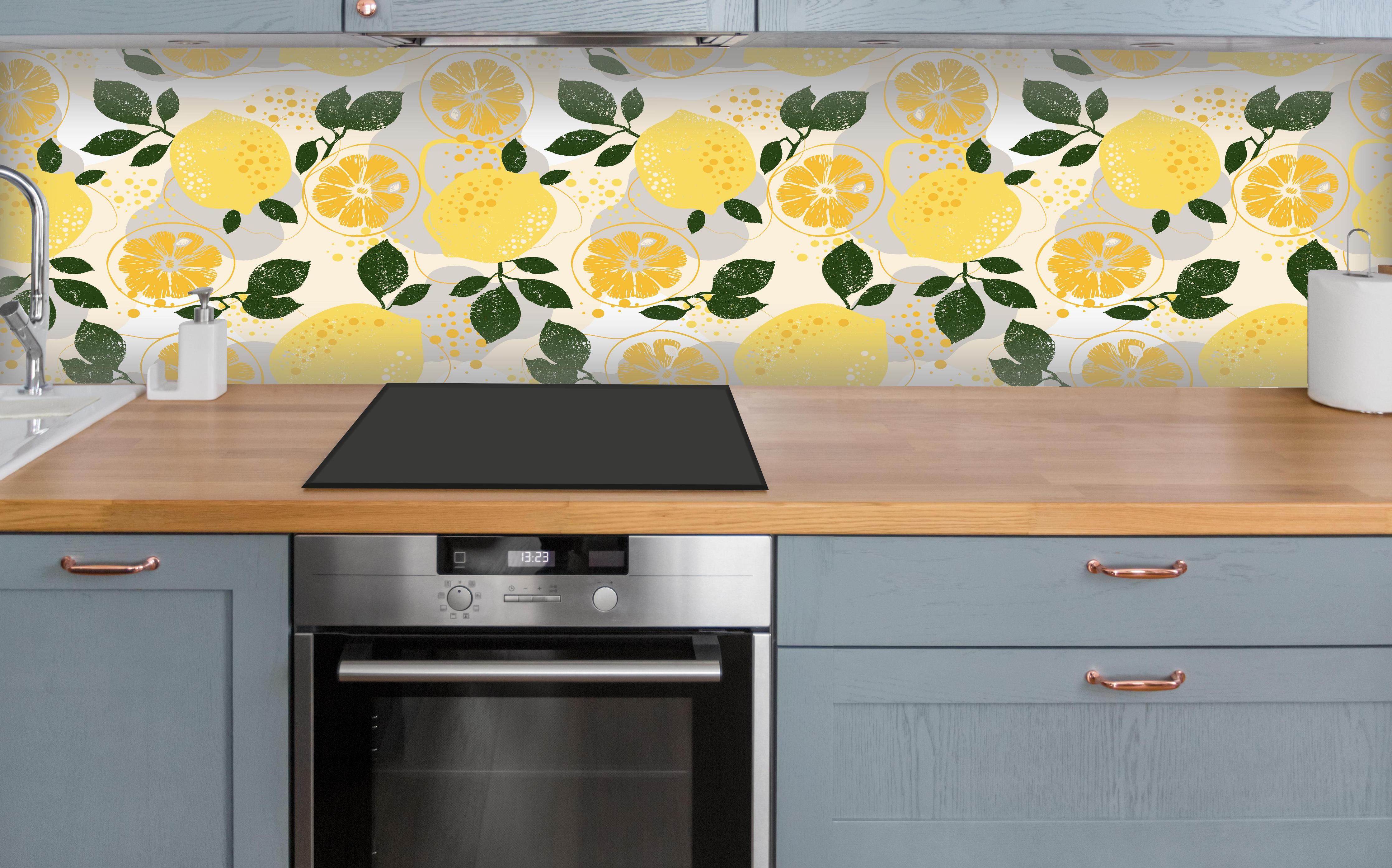 Küche - Zitronenmuster Gelb-Grün über polierter Holzarbeitsplatte mit Cerankochfeld