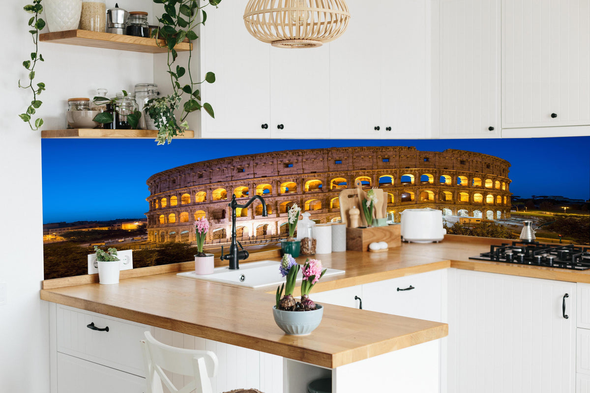 Küche -  Kolosseum in Rom - Italien in lebendiger Küche mit bunten Blumen
