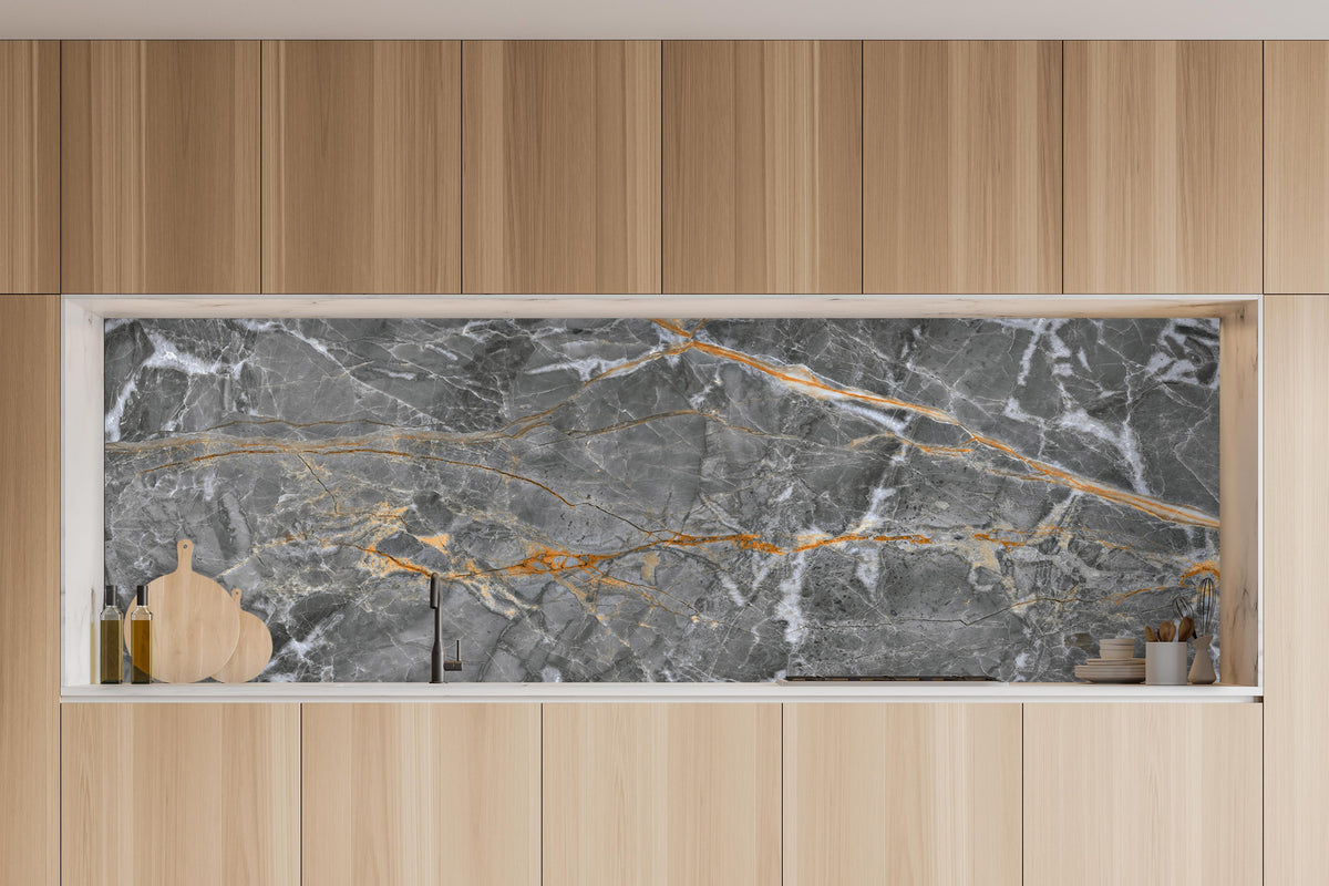 Küche - Abstrakte Marmor Textur in charakteristischer Vollholz-Küche mit modernem Gasherd