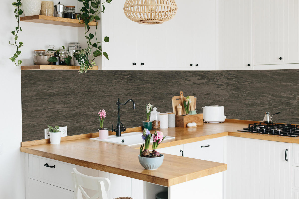 Küche - Abstrakte Schwarz-Braune Textur in lebendiger Küche mit bunten Blumen