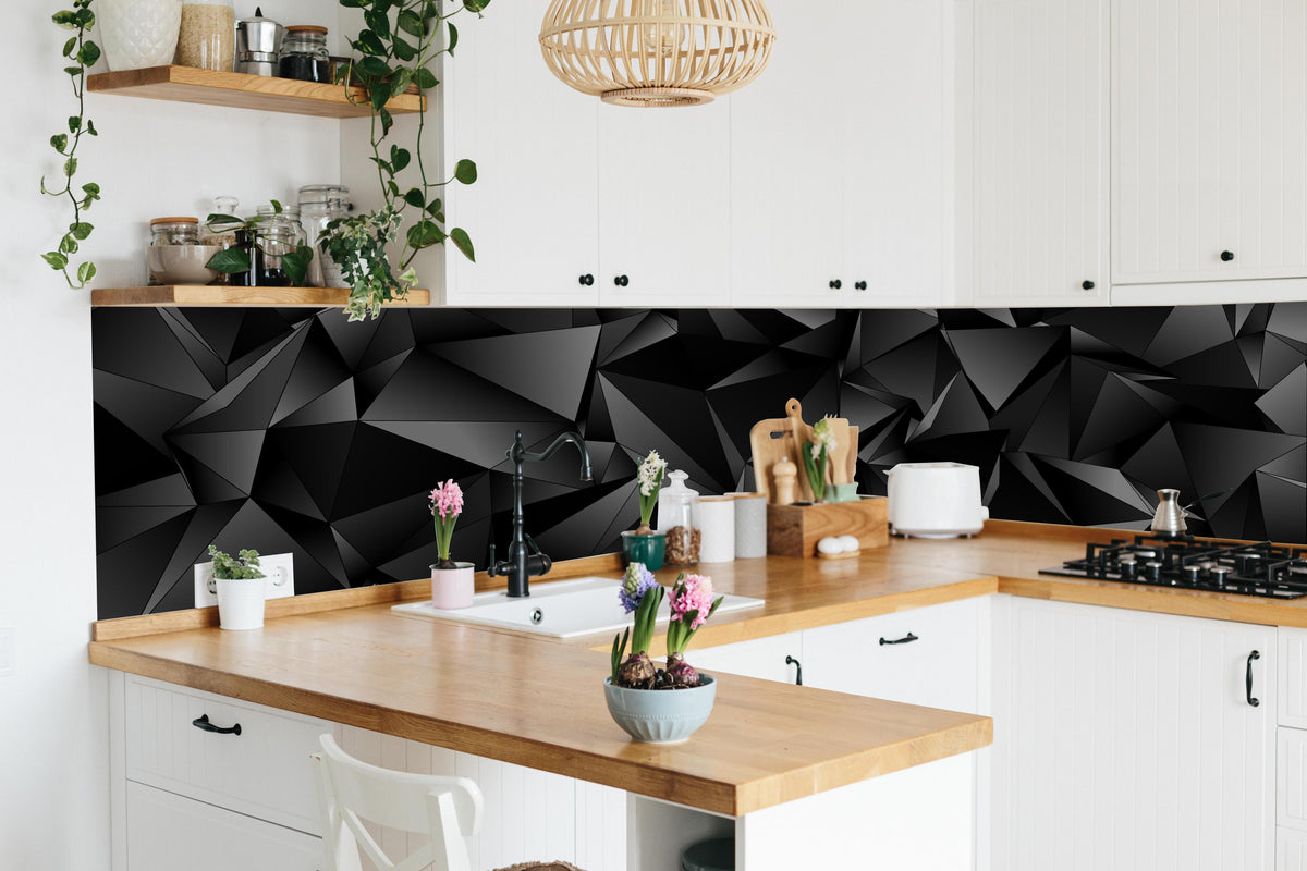 Küche - Abstrakte Schwarze 3D Dreiecke in lebendiger Küche mit bunten Blumen