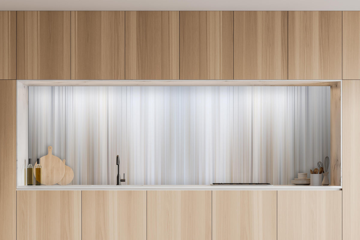 Küche - Abstrakte Vertikale Linien in charakteristischer Vollholz-Küche mit modernem Gasherd