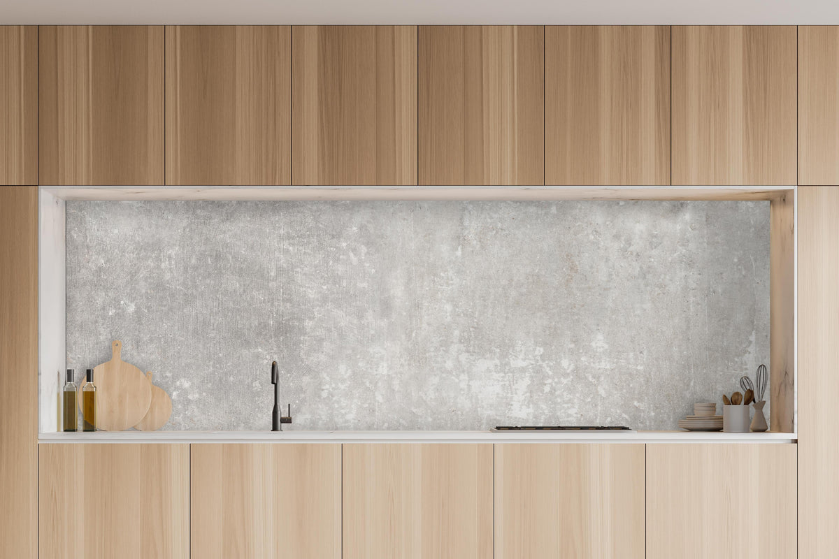 Küche - Alte Zementwandstruktur in charakteristischer Vollholz-Küche mit modernem Gasherd