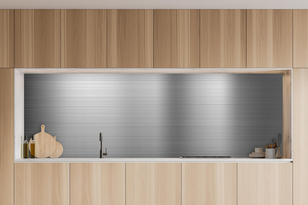 Küche - Aluminium silber gebürstet in charakteristischer Vollholz-Küche mit modernem Gasherd