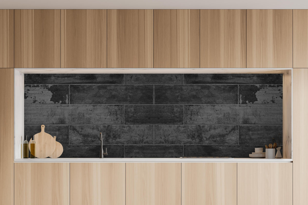 Küche - Anthrazit beschädigte Zementmauer in charakteristischer Vollholz-Küche mit modernem Gasherd