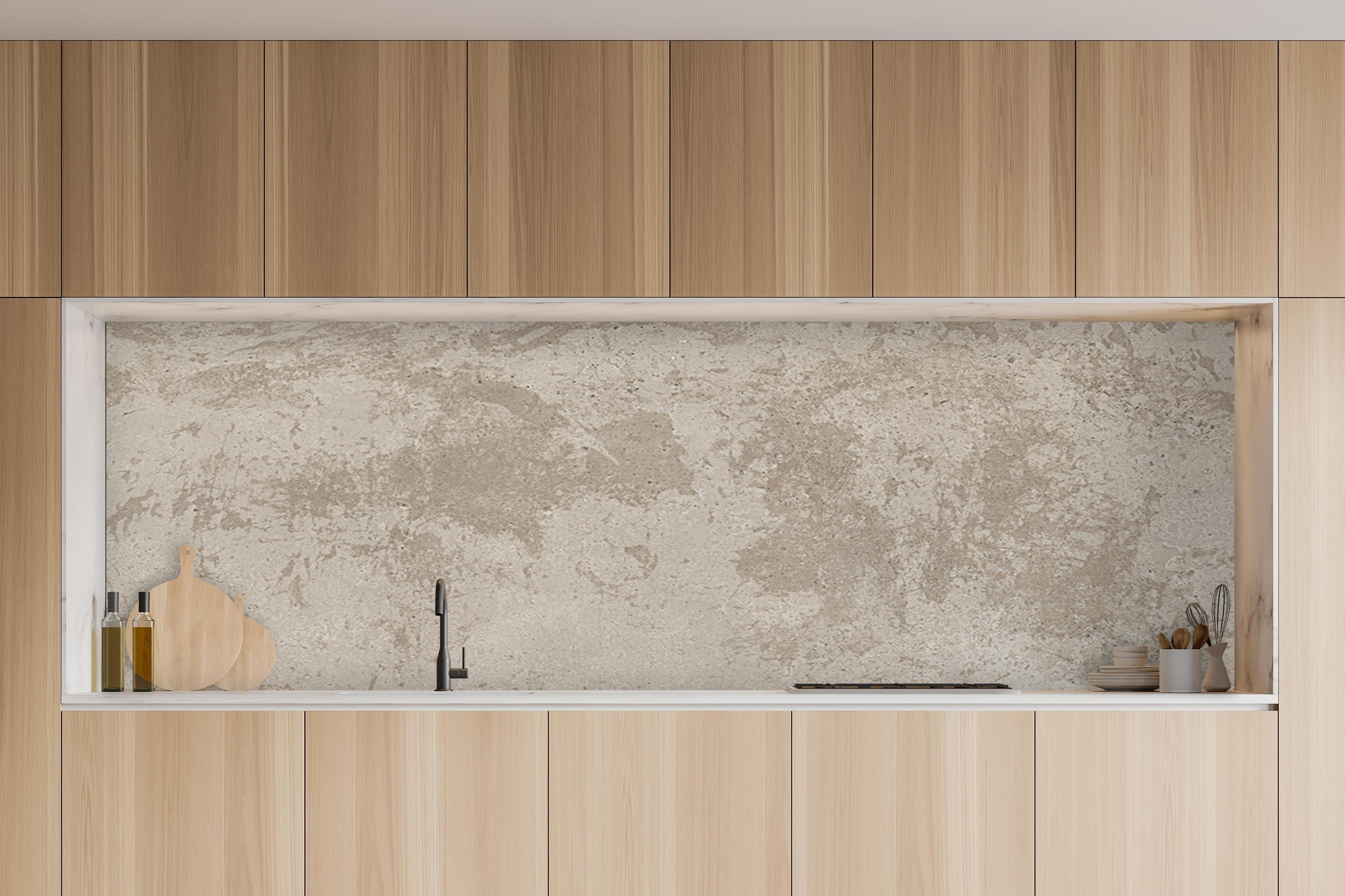 Küche - Antik beige Betonwand in charakteristischer Vollholz-Küche mit modernem Gasherd