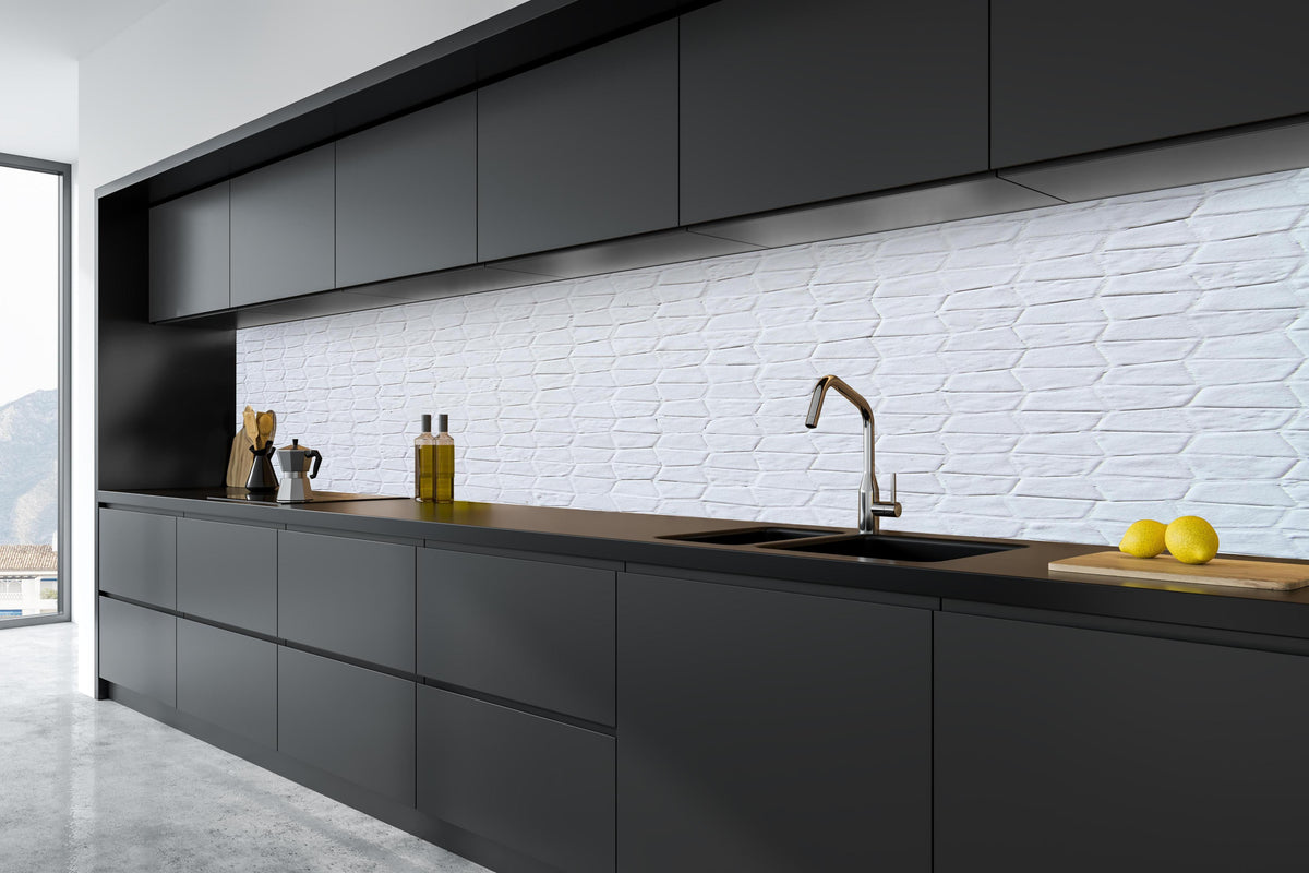 Küche - Backsteinmauertextur mit rissigen Fliesen in tiefschwarzer matt-premium Einbauküche